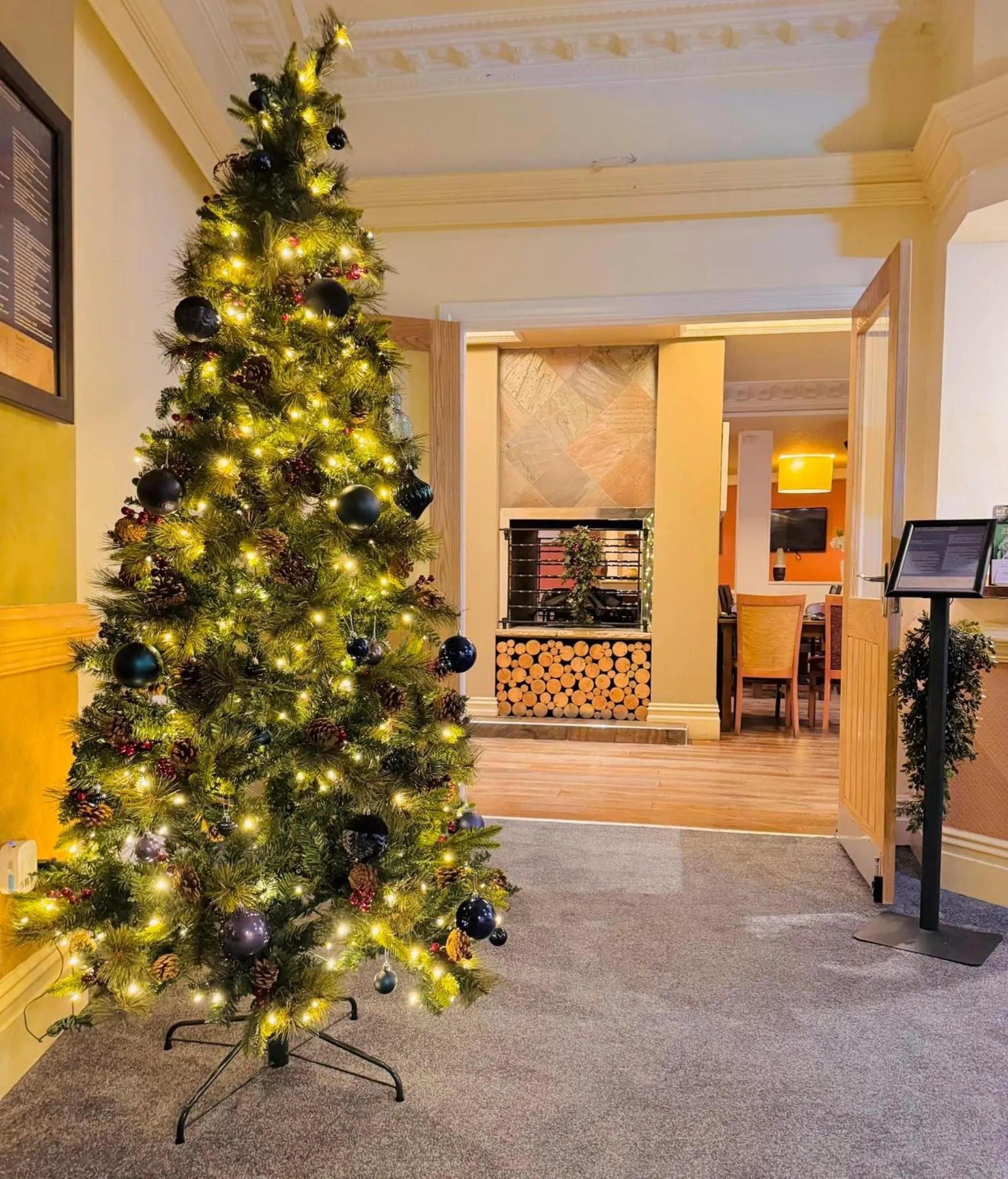 Restaurant/places to eat in Thomas Arms Hotel