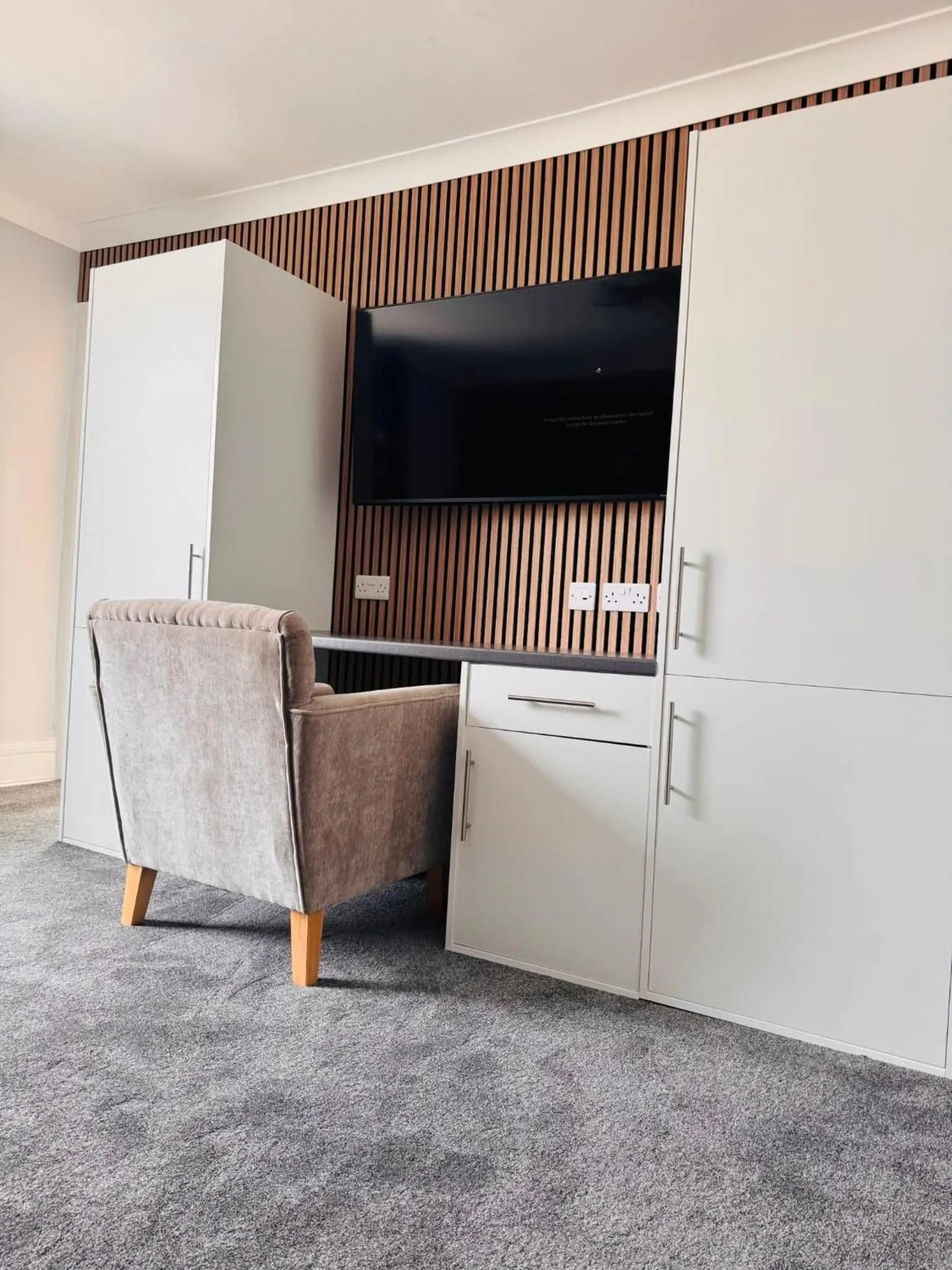 Bedroom in Thomas Arms Hotel