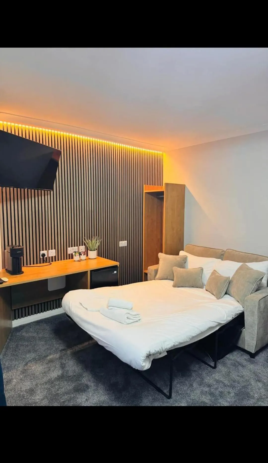 Bed in Thomas Arms Hotel