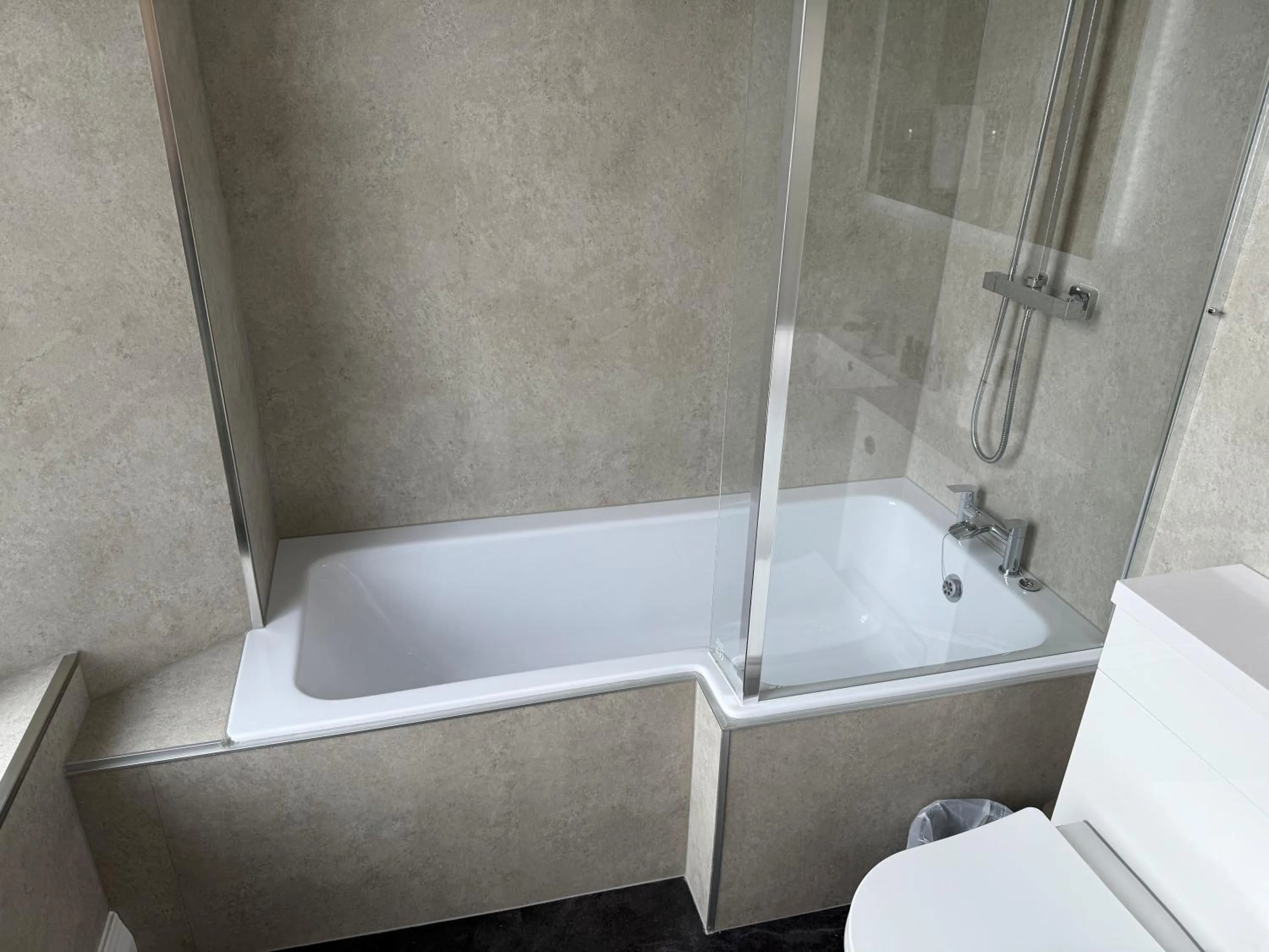 Shower in Thomas Arms Hotel