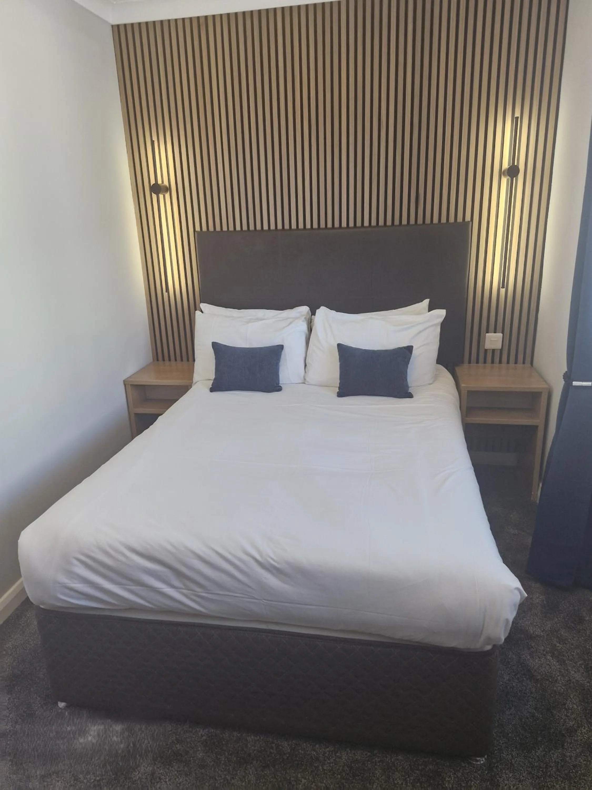 Bedroom, Bed in Thomas Arms Hotel