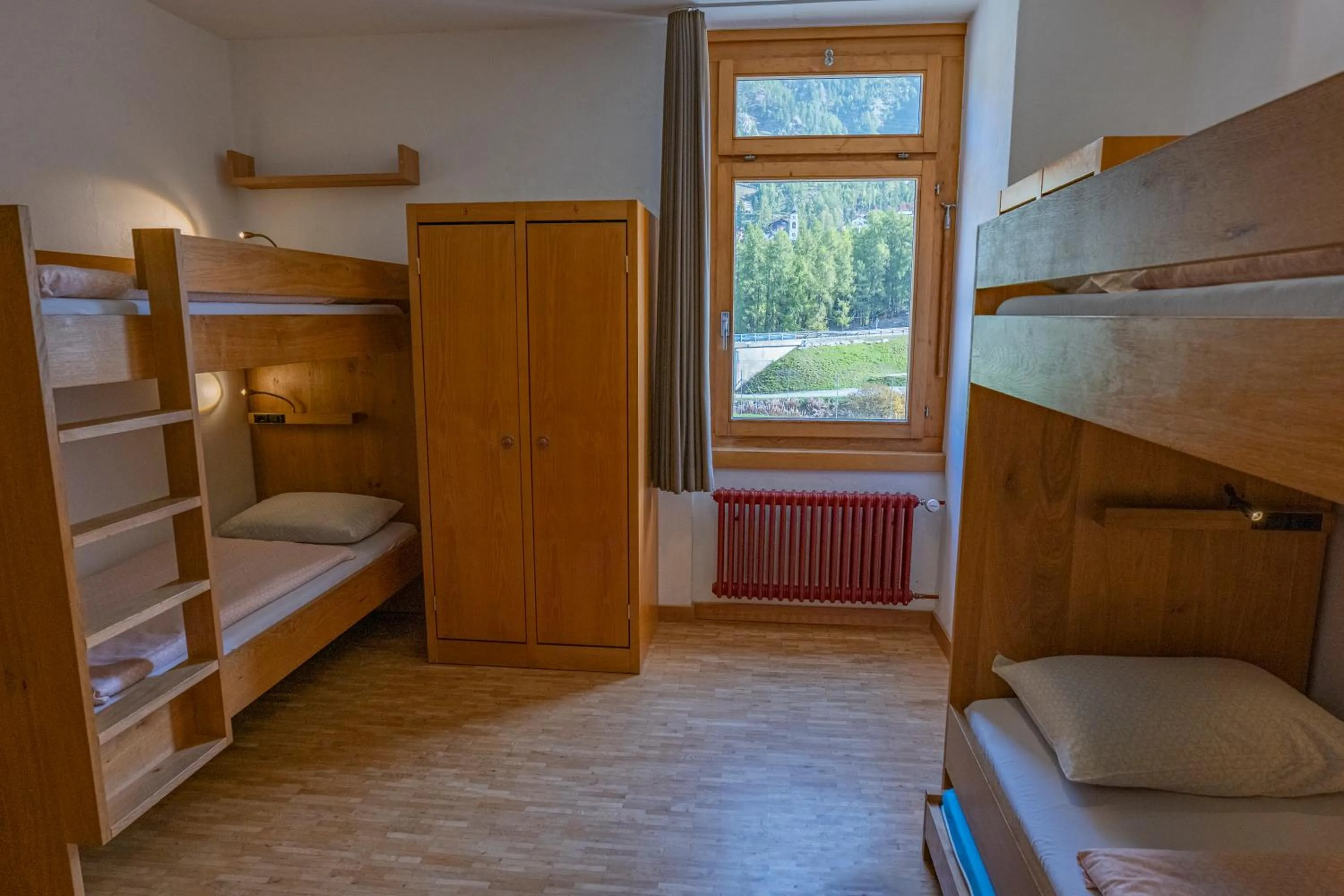 Bedroom, Bed in Pontresina Youth Hostel