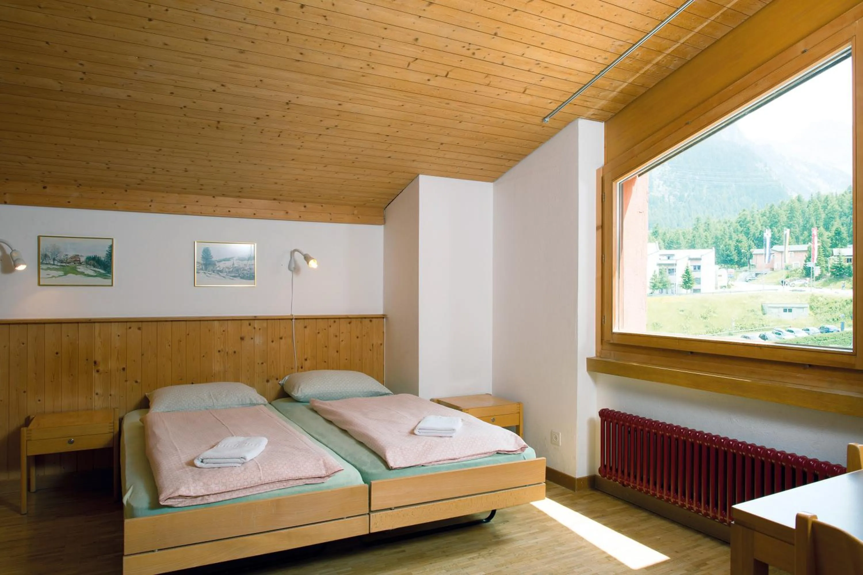 Photo of the whole room, Bed in Pontresina Youth Hostel