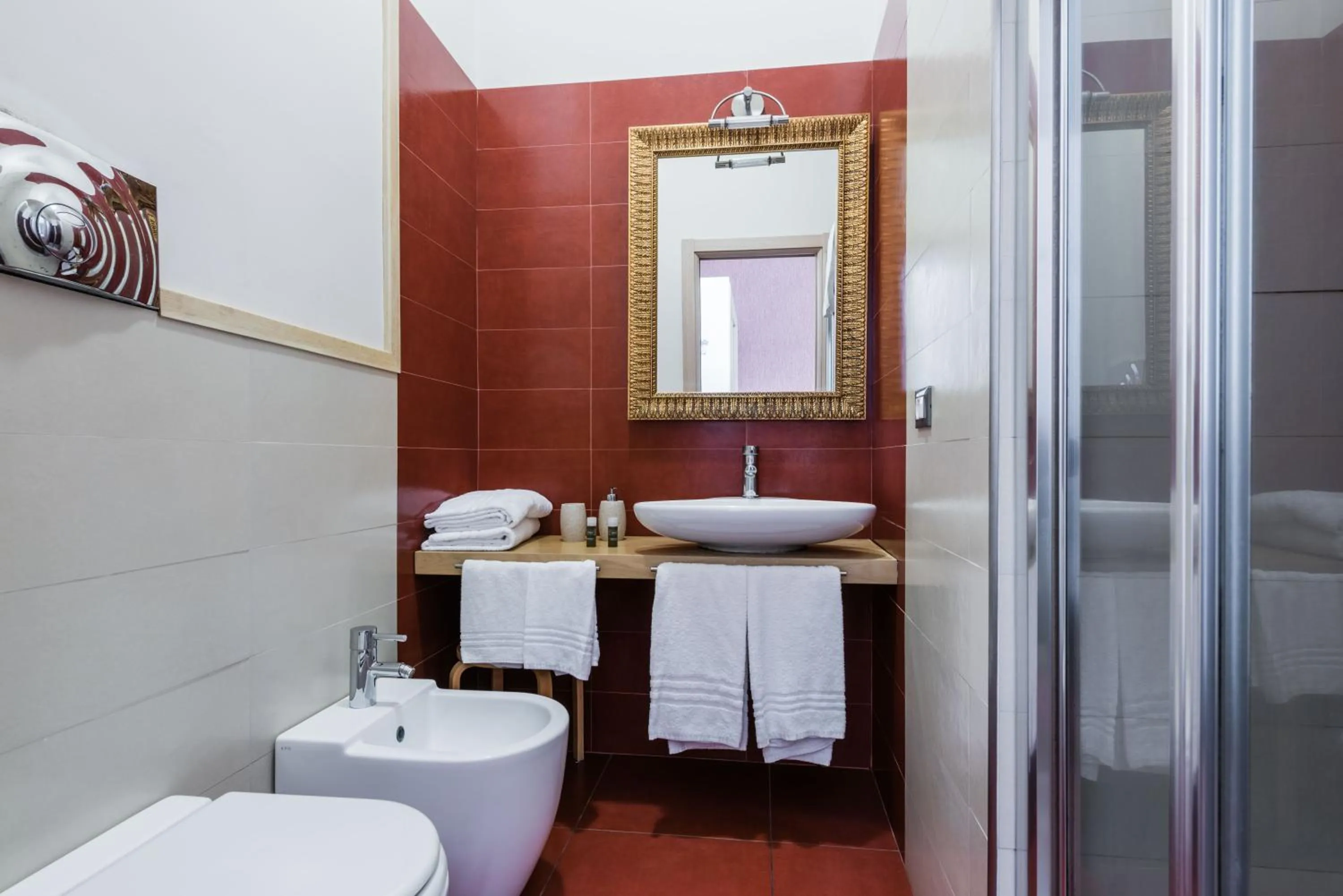 Shower in BeBIGEA Rooms