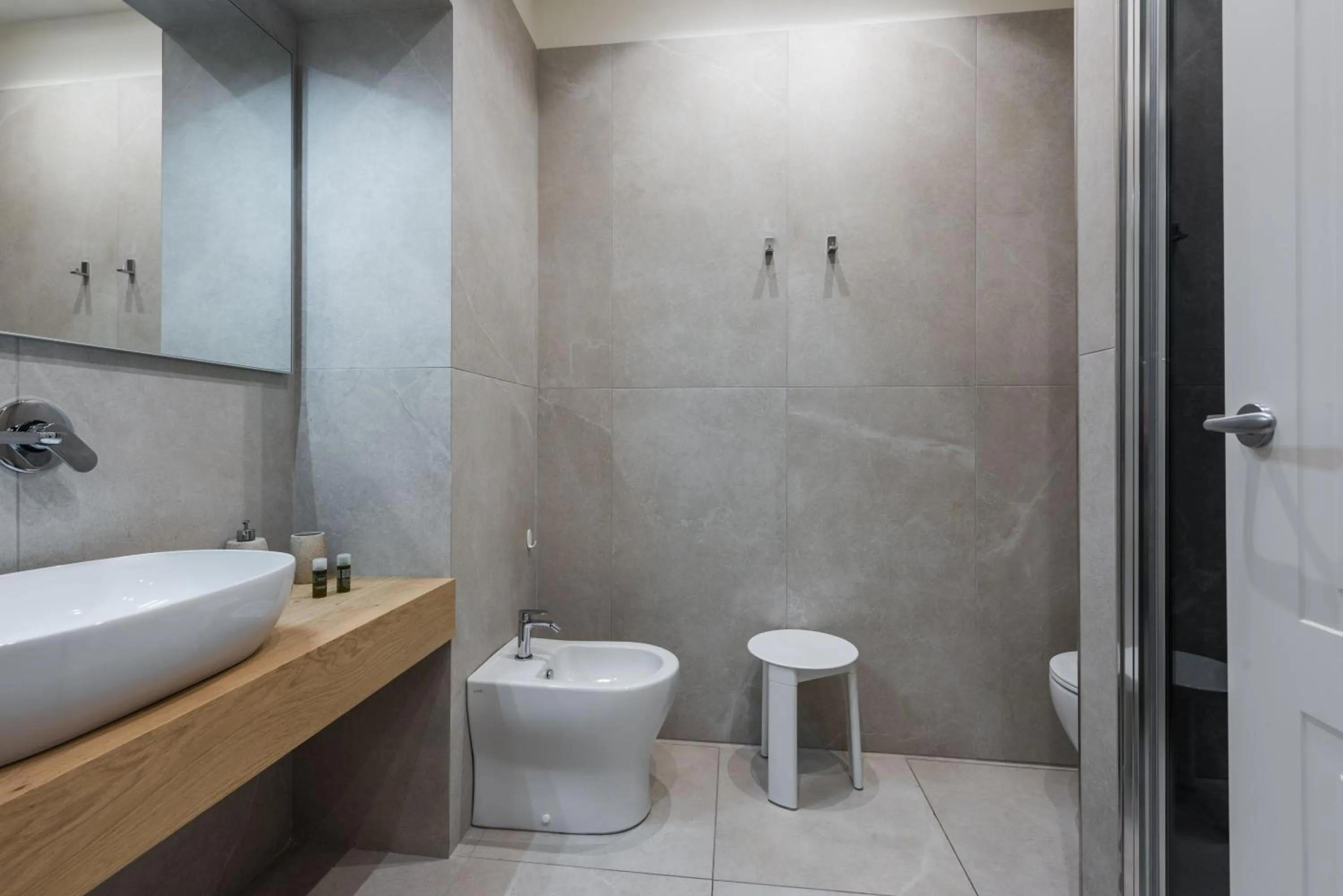 Shower in BeBIGEA Rooms