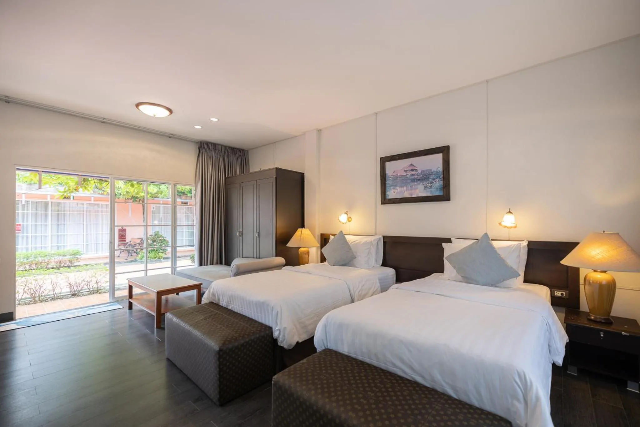 Photo of the whole room, Bed in Bangkok Rama Hotel