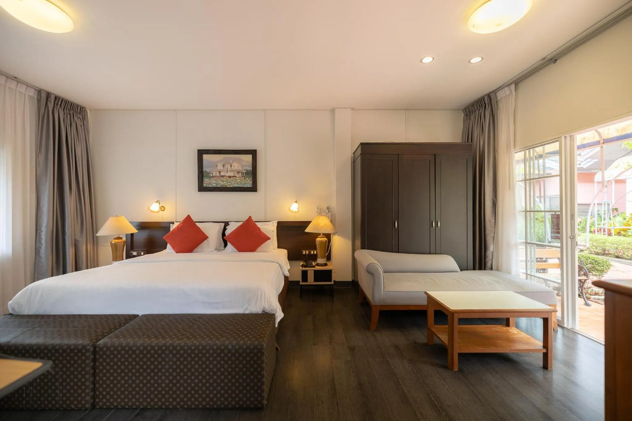 Bedroom, Bed in Bangkok Rama Hotel