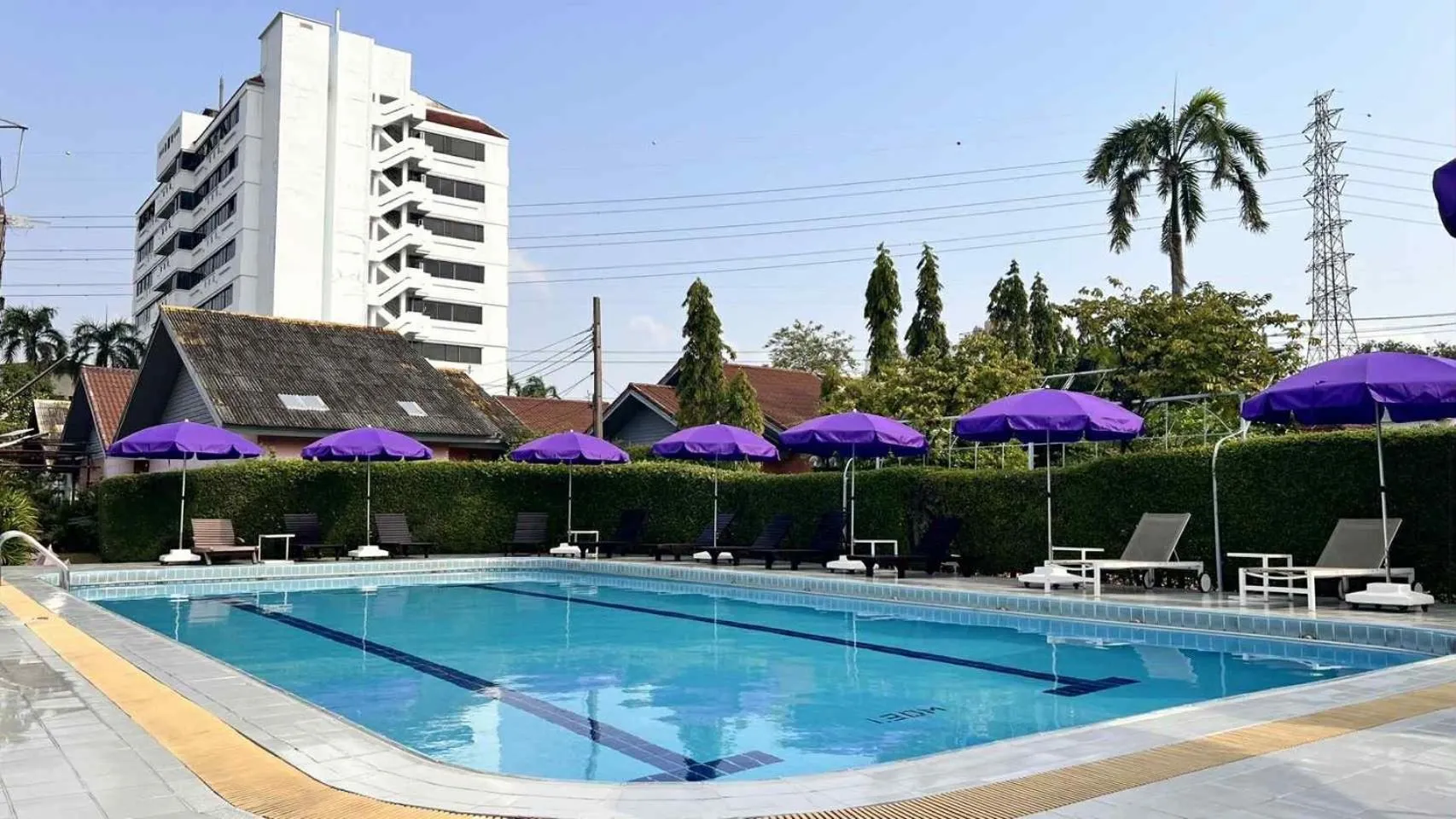 Swimming pool in Bangkok Rama Hotel