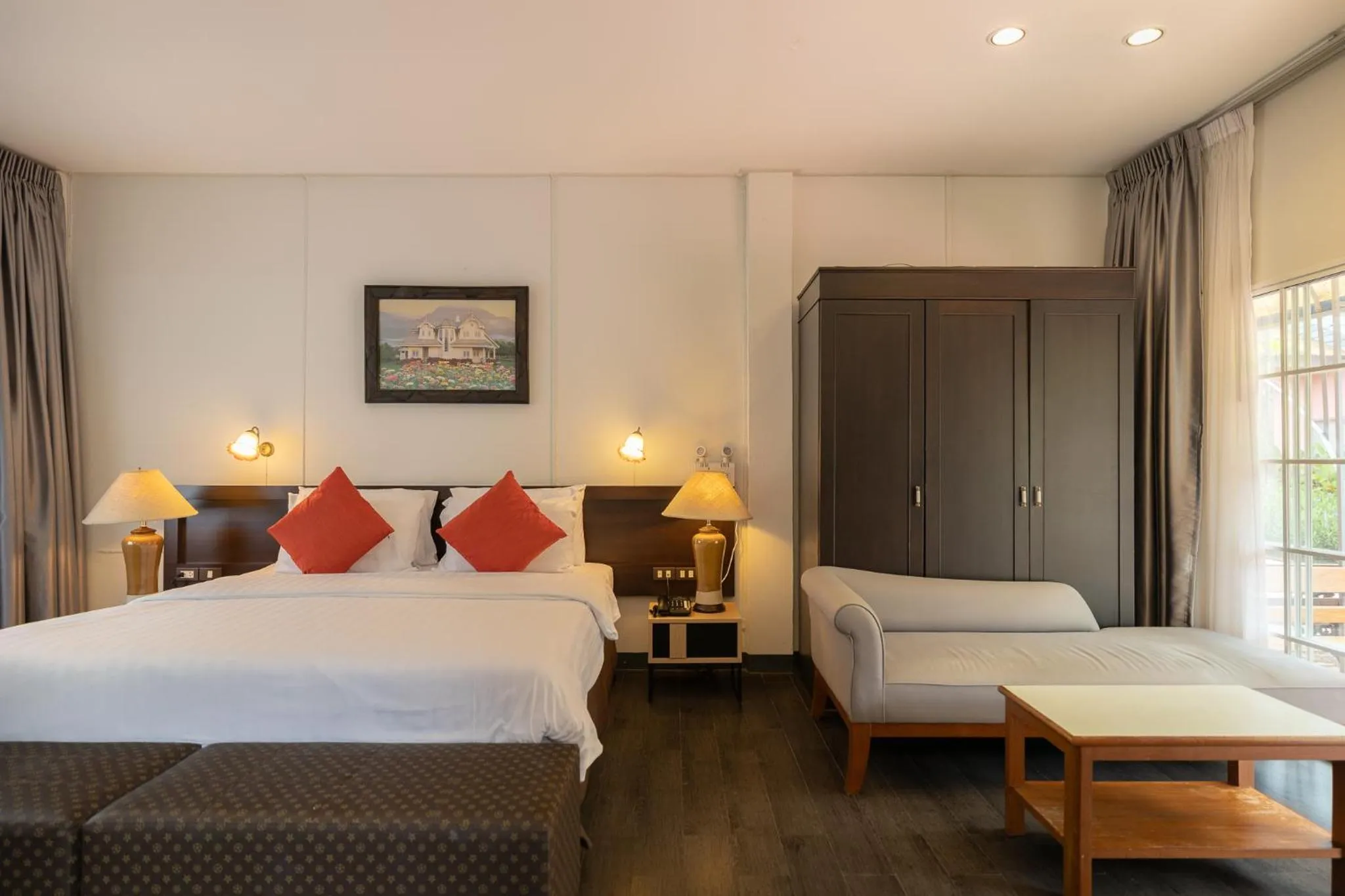 Photo of the whole room, Bed in Bangkok Rama Hotel