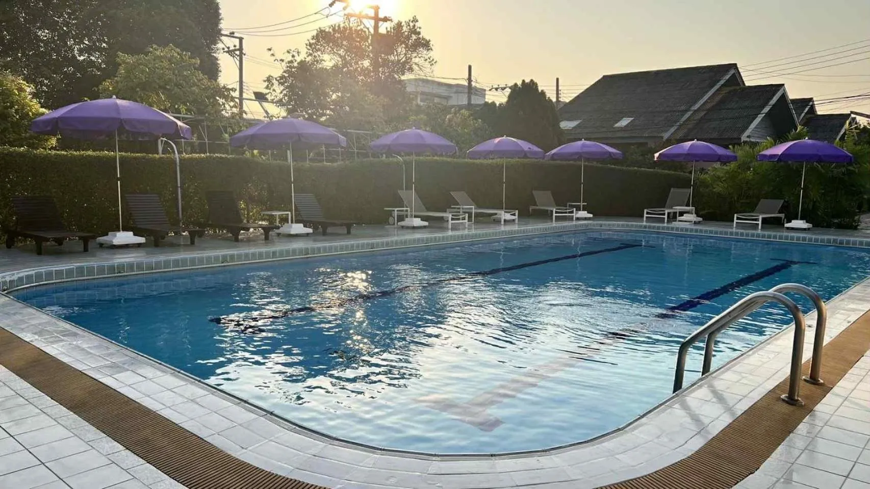 Swimming pool in Bangkok Rama Hotel