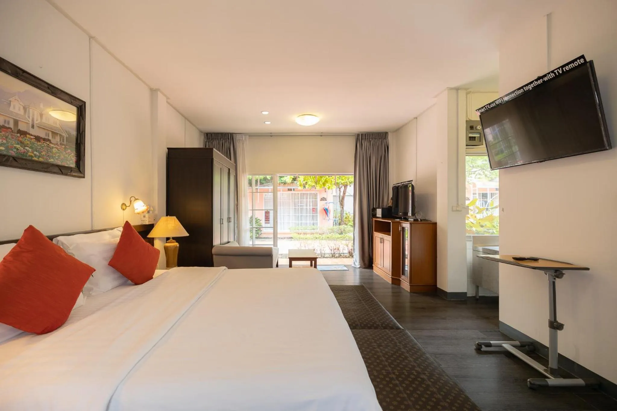 Photo of the whole room, Bed in Bangkok Rama Hotel