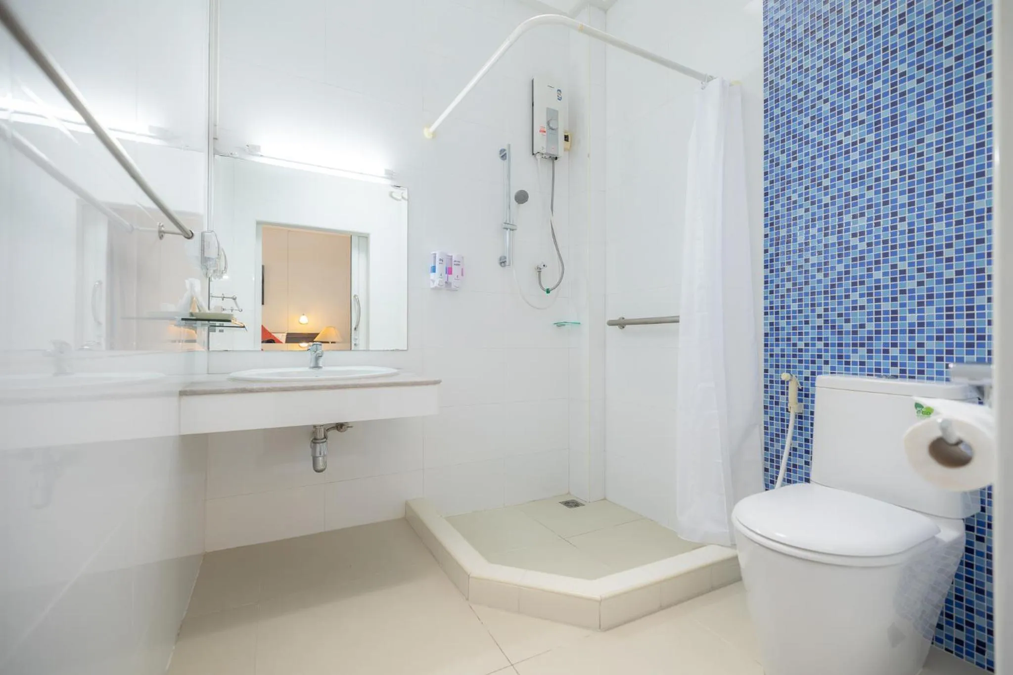 Bathroom in Bangkok Rama Hotel