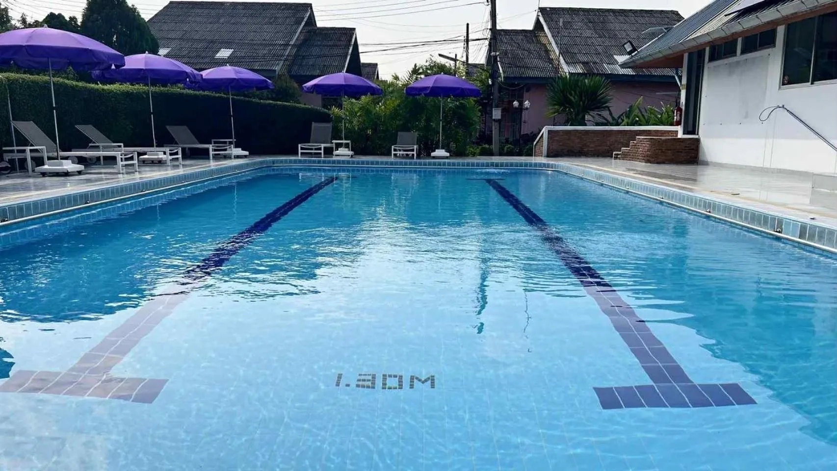 Swimming pool in Bangkok Rama Hotel