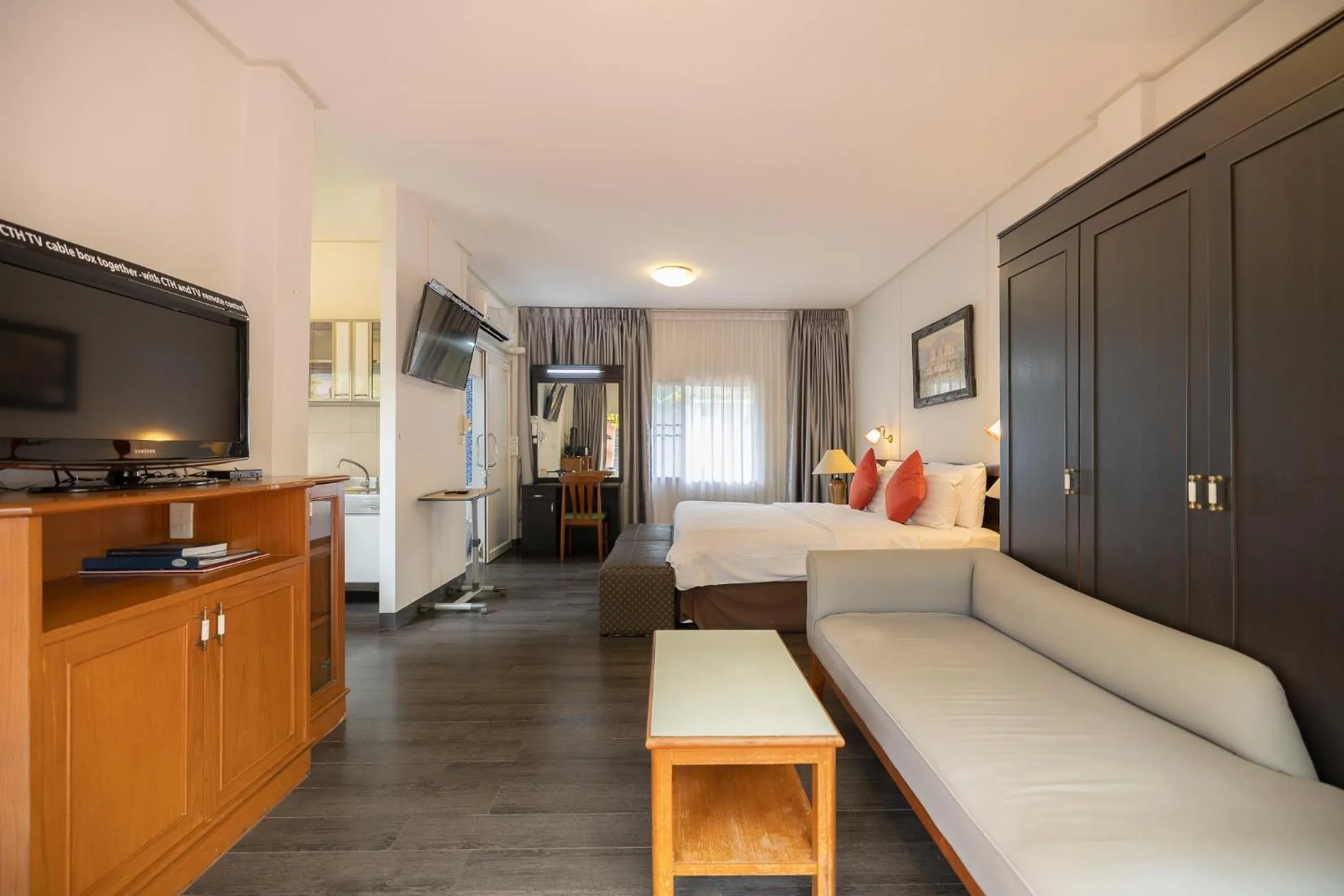 Bedroom, Bed in Bangkok Rama Hotel