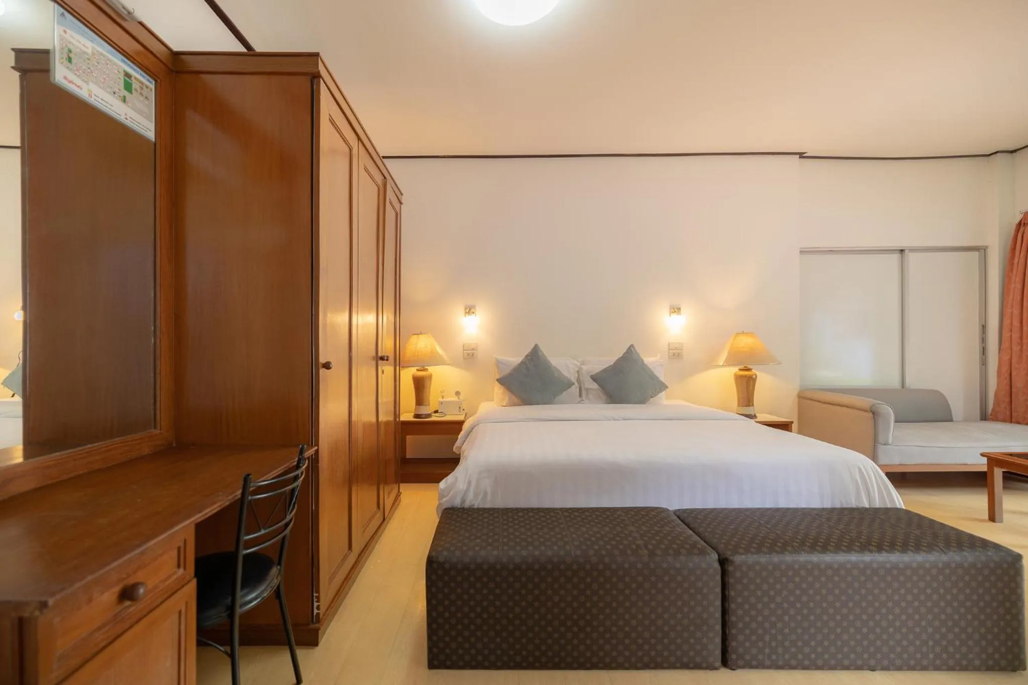 Bed in Bangkok Rama Hotel