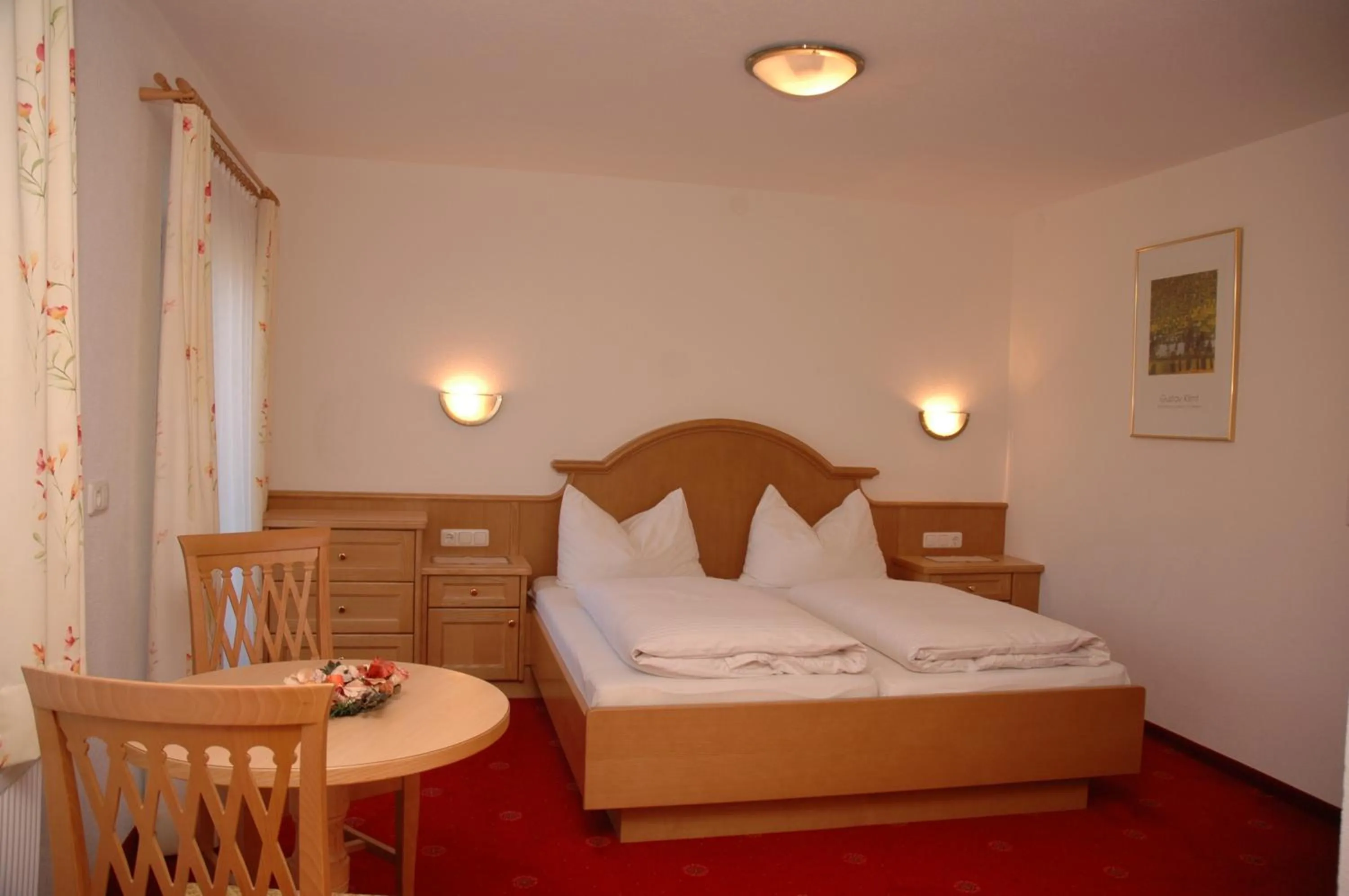 Photo of the whole room in Hotel-Garni Almhof