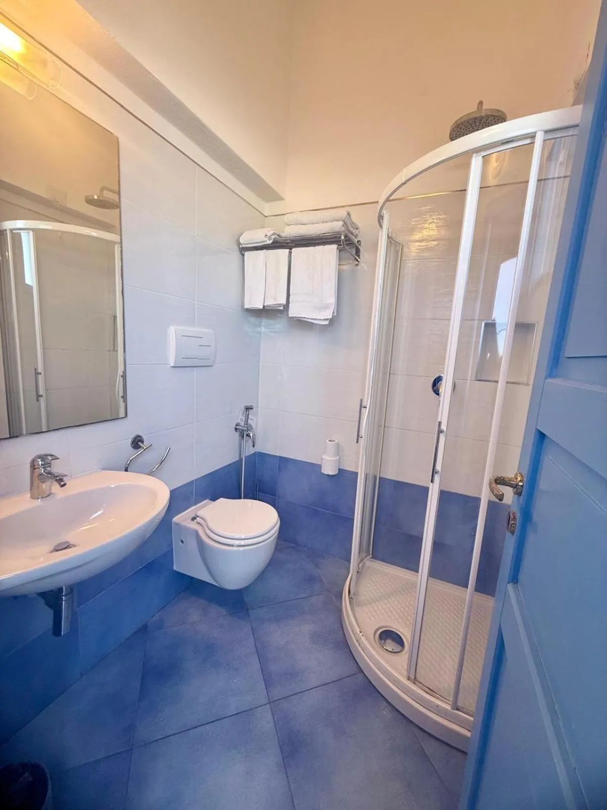 Shower in La Sirenetta Park Hotel