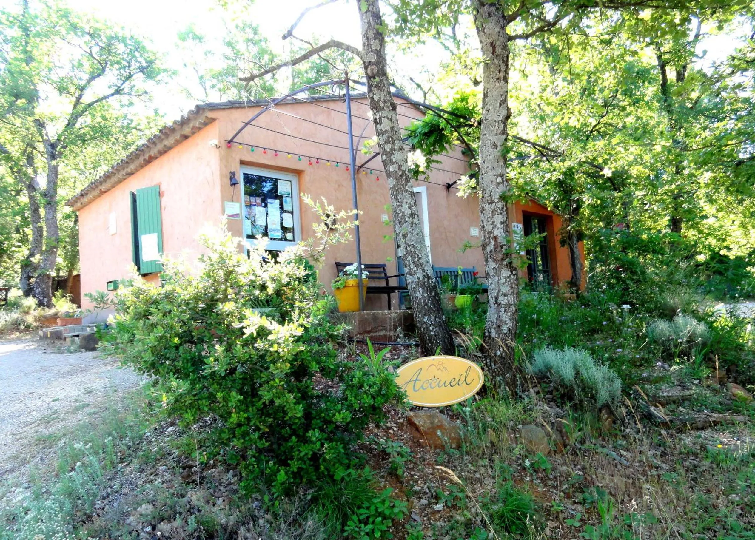 Lobby or reception in La Colline des Ocres Village de vacances 3 étoiles