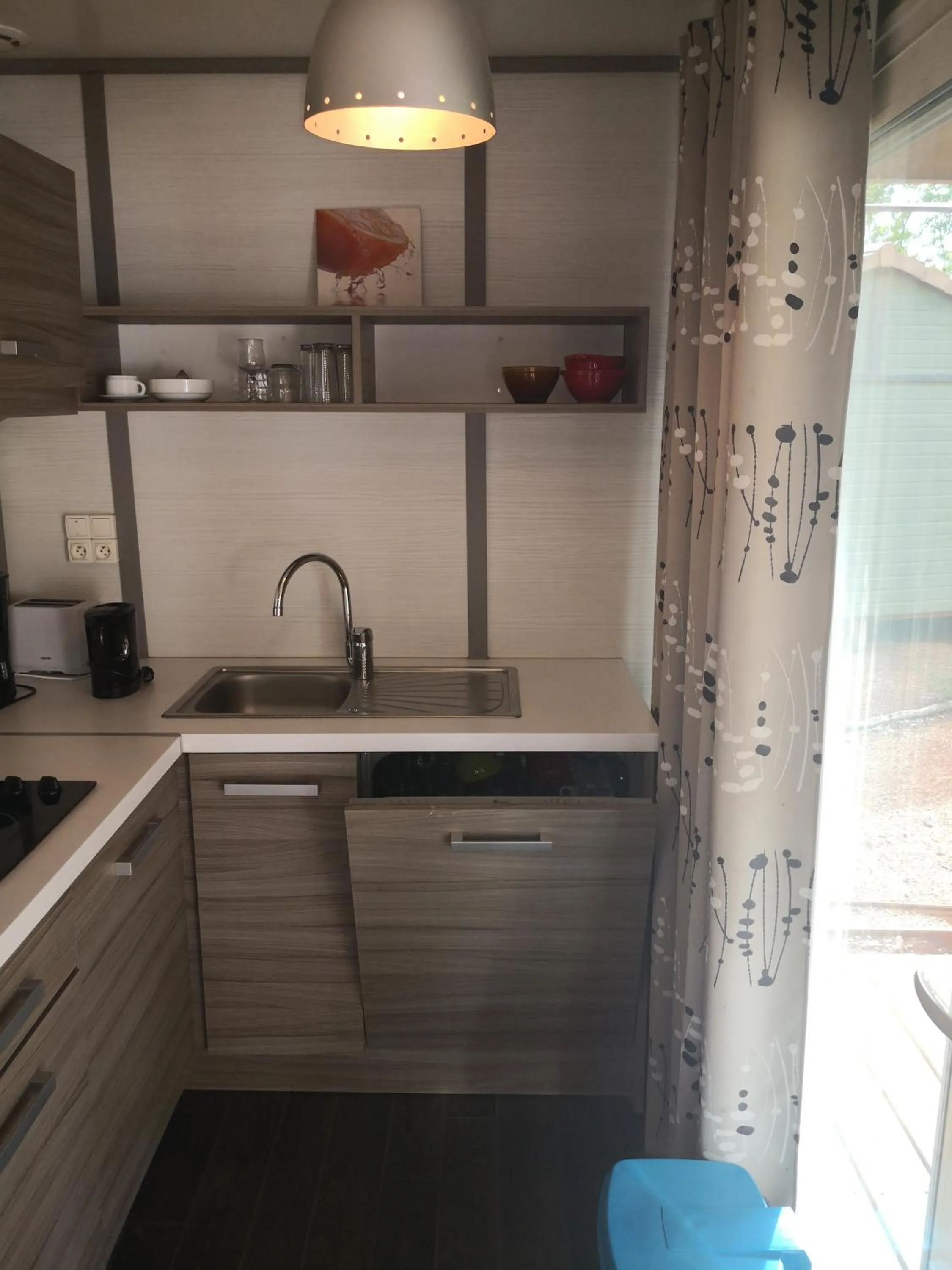 Kitchen or kitchenette in La Colline des Ocres Village de vacances 3 étoiles