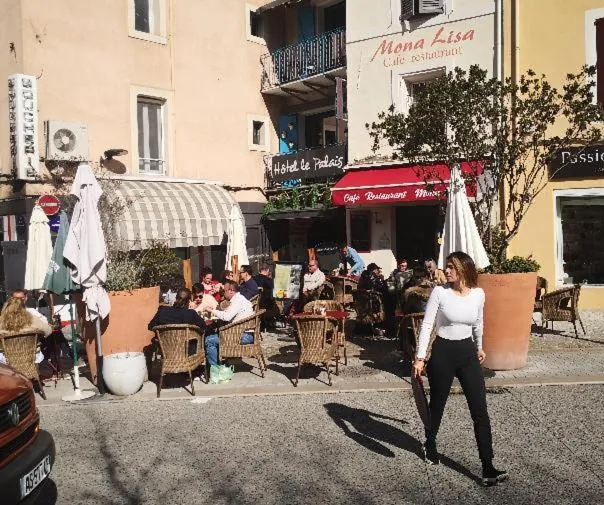 Restaurant/places to eat in La Colline des Ocres Village de vacances 3 étoiles