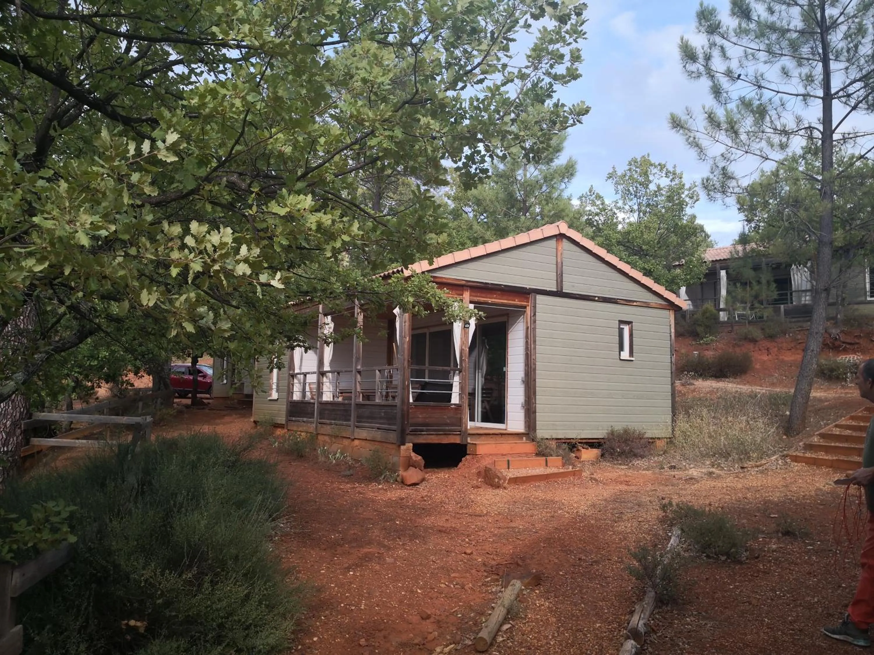 Facade/entrance in La Colline des Ocres Village de vacances 3 étoiles