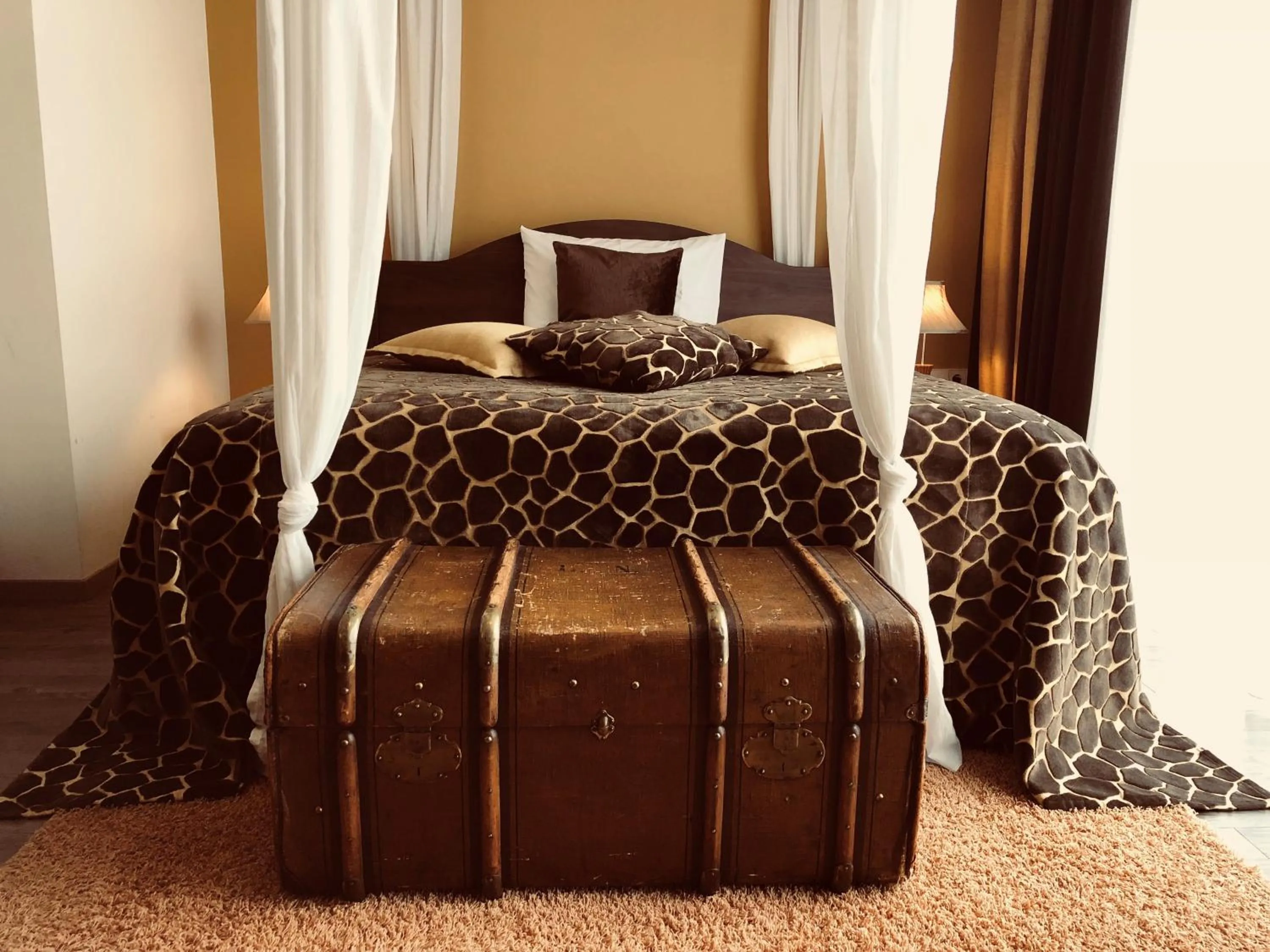 Bed in Hotel TraumRaum - "SELF CHECK IN"