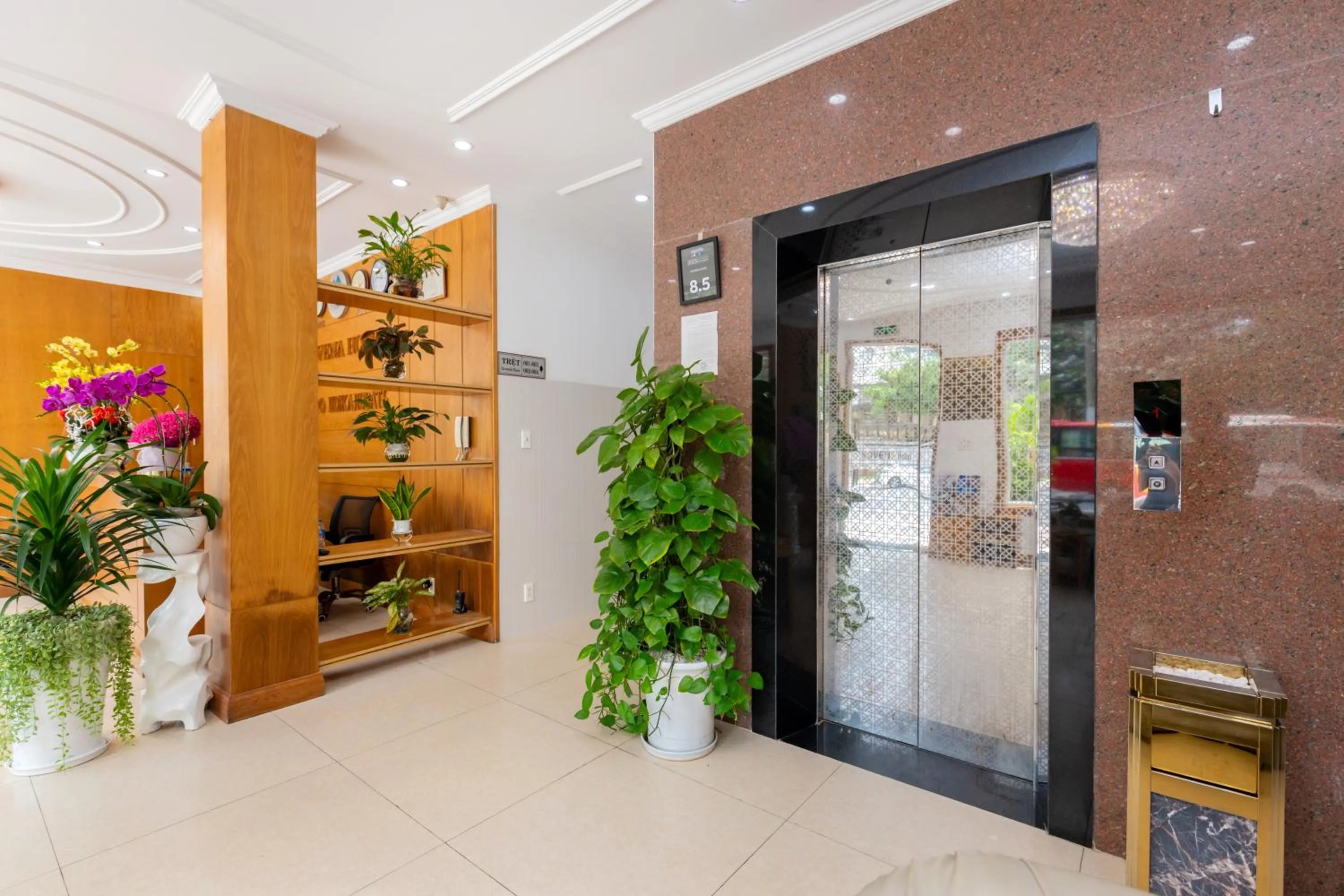 elevator in Novena Hotel