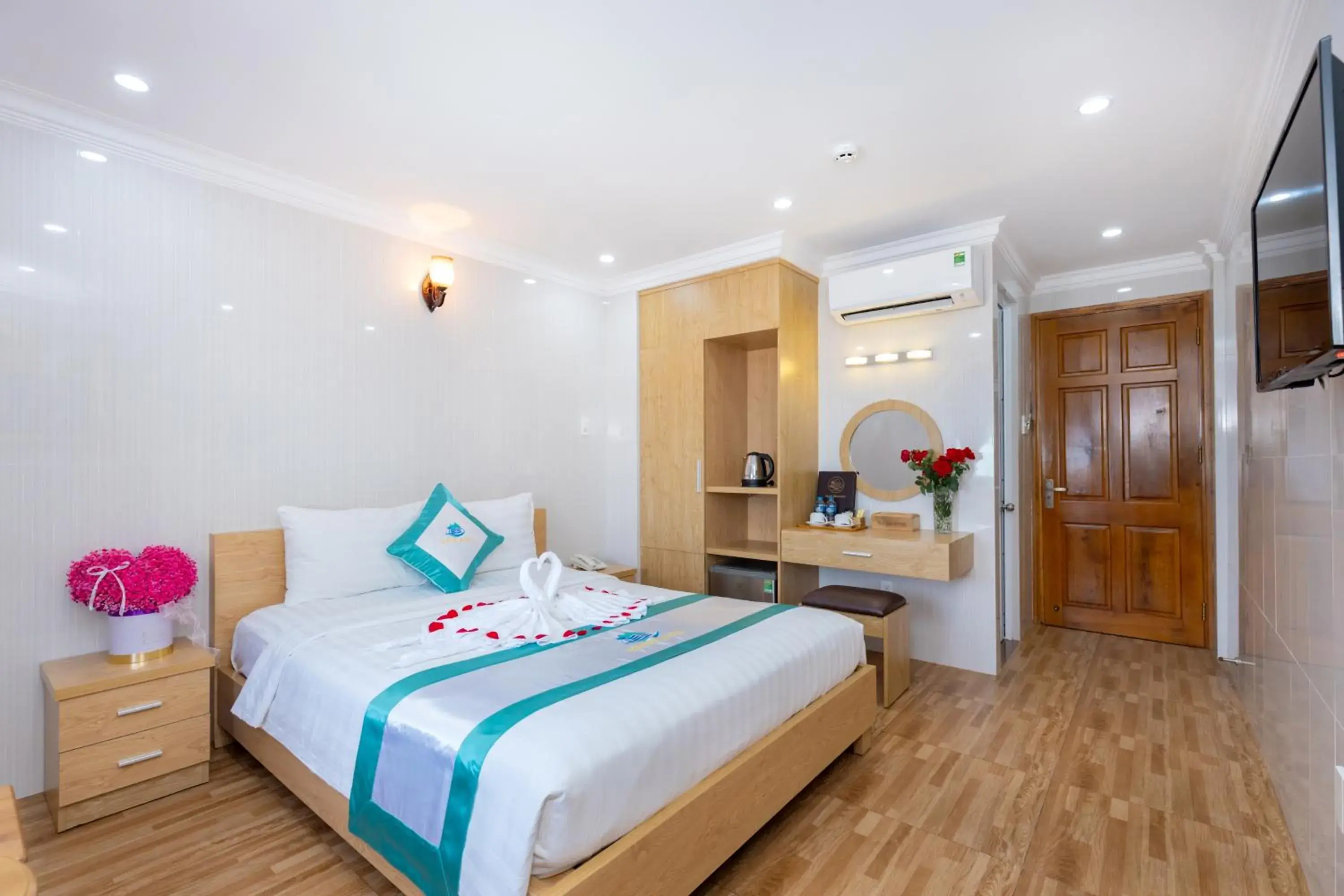 Large Double Room in Novena Hotel Large Double Room in Novena Hotel