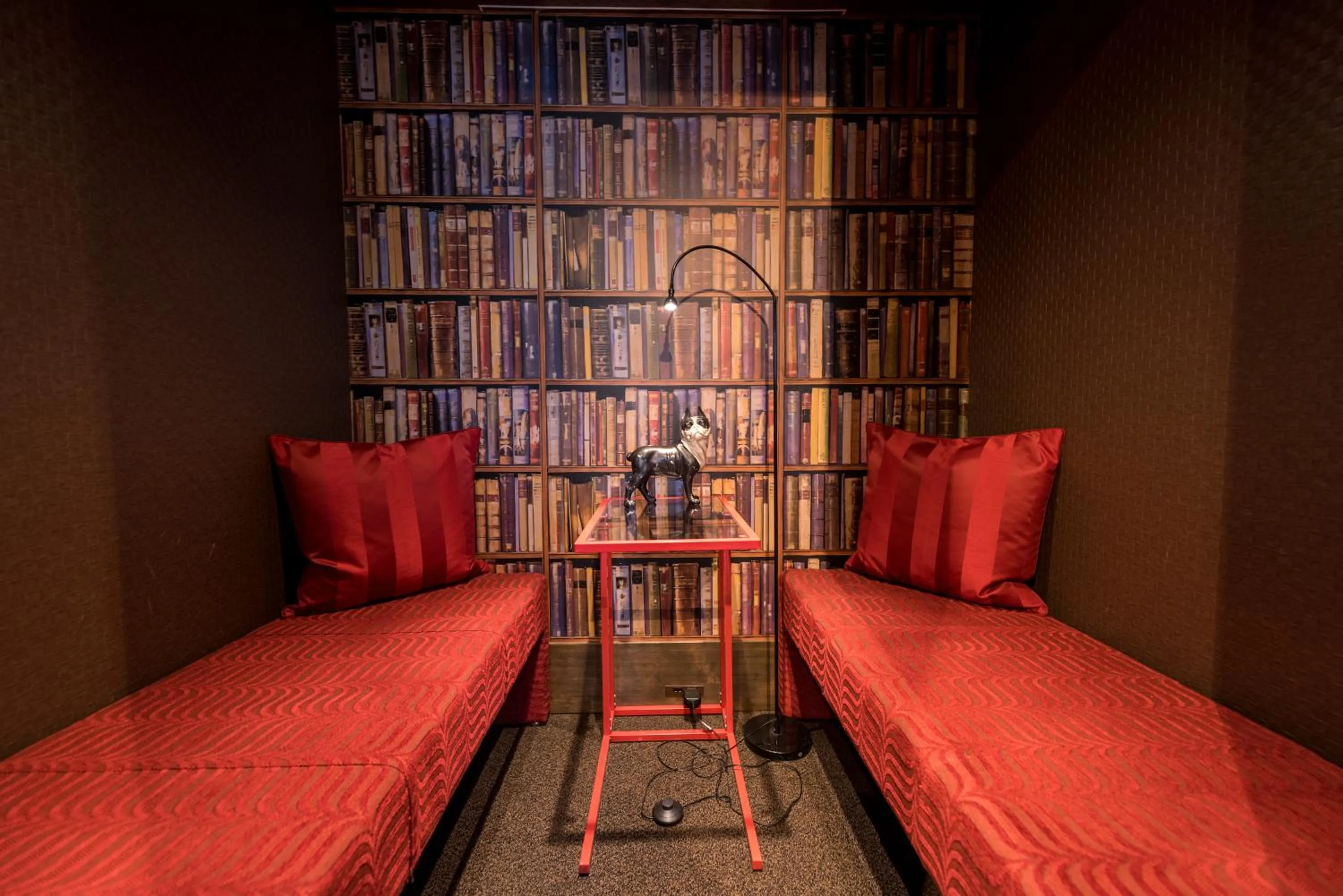 Communal lounge/ TV room in Mizno Hotel