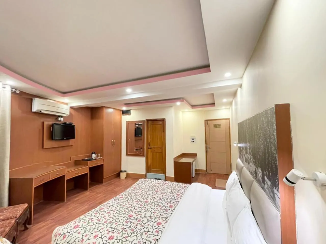 View (from property/room), Bed in Hotel Centre Point