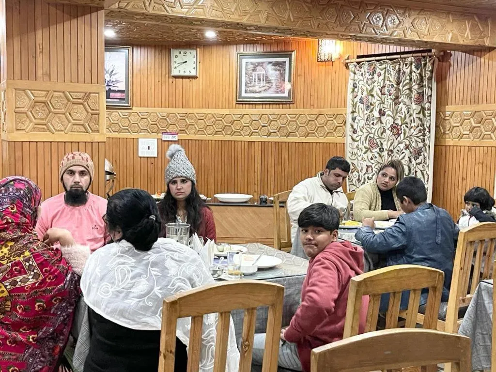 Restaurant/places to eat in Hotel Centre Point