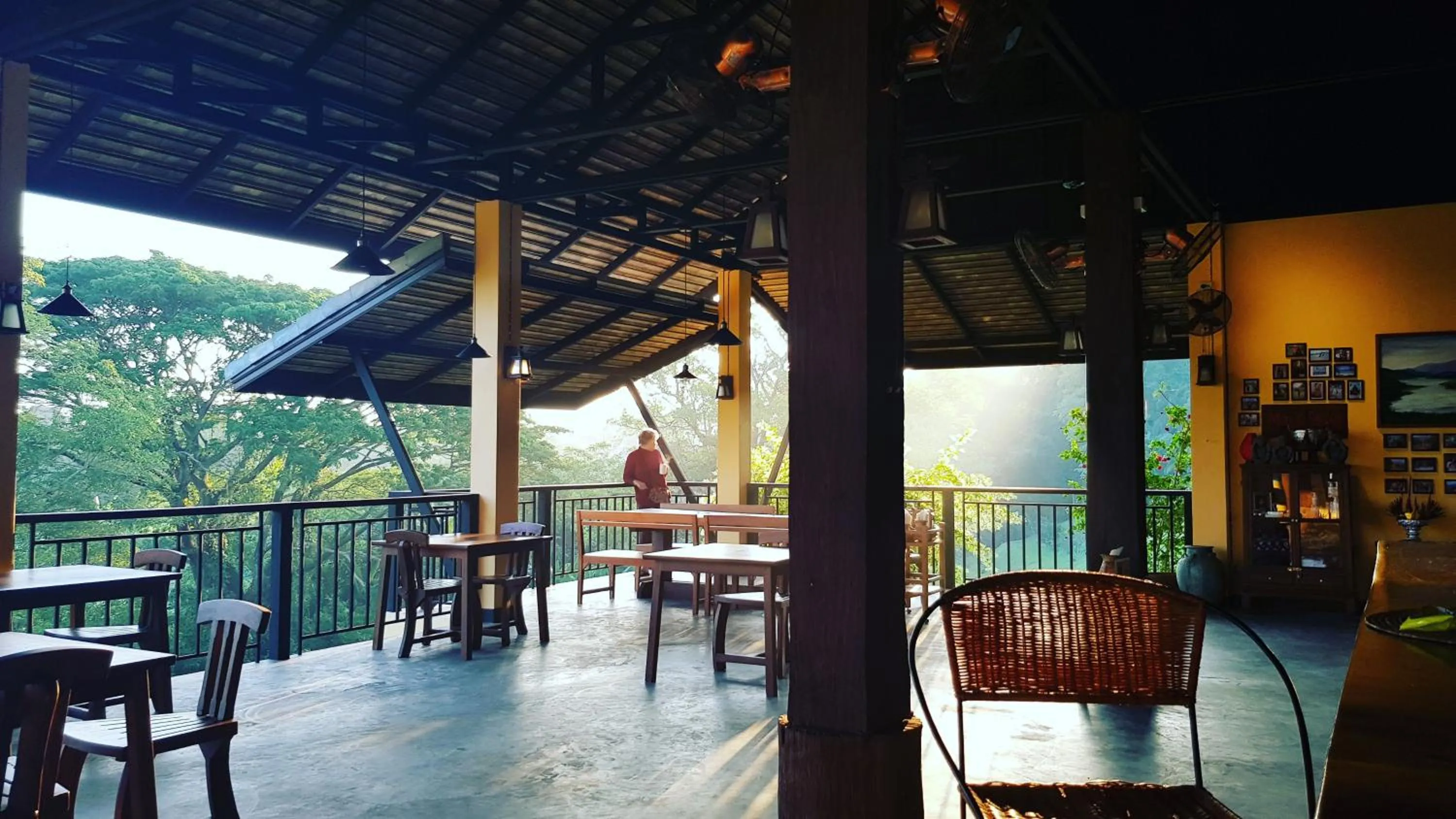 Restaurant/places to eat in Baan Sakuna Hotel