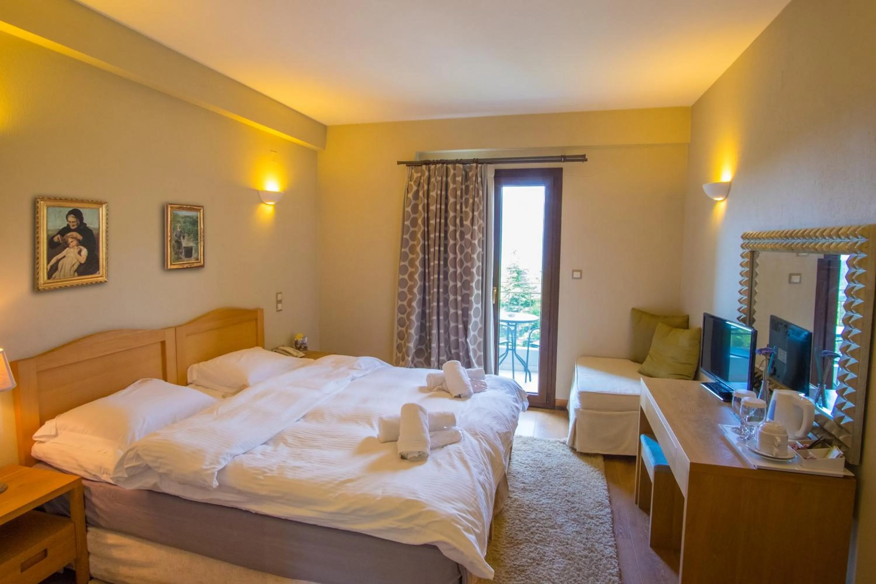 Photo of the whole room, Bed in Anavasi Mountain Resort