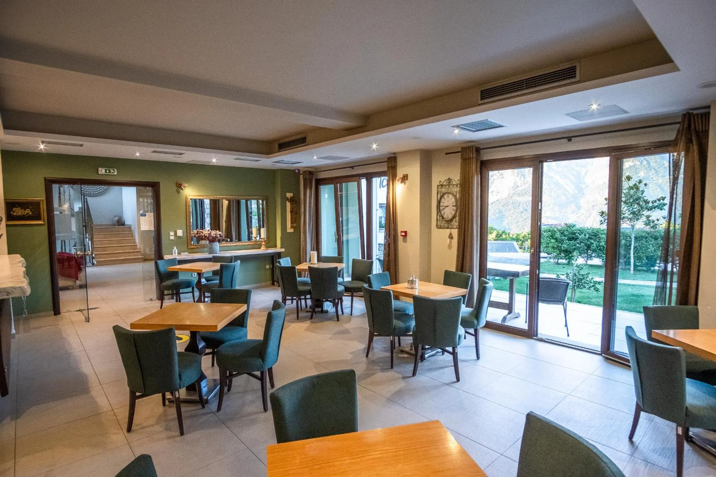 Restaurant/places to eat in Anavasi Mountain Resort