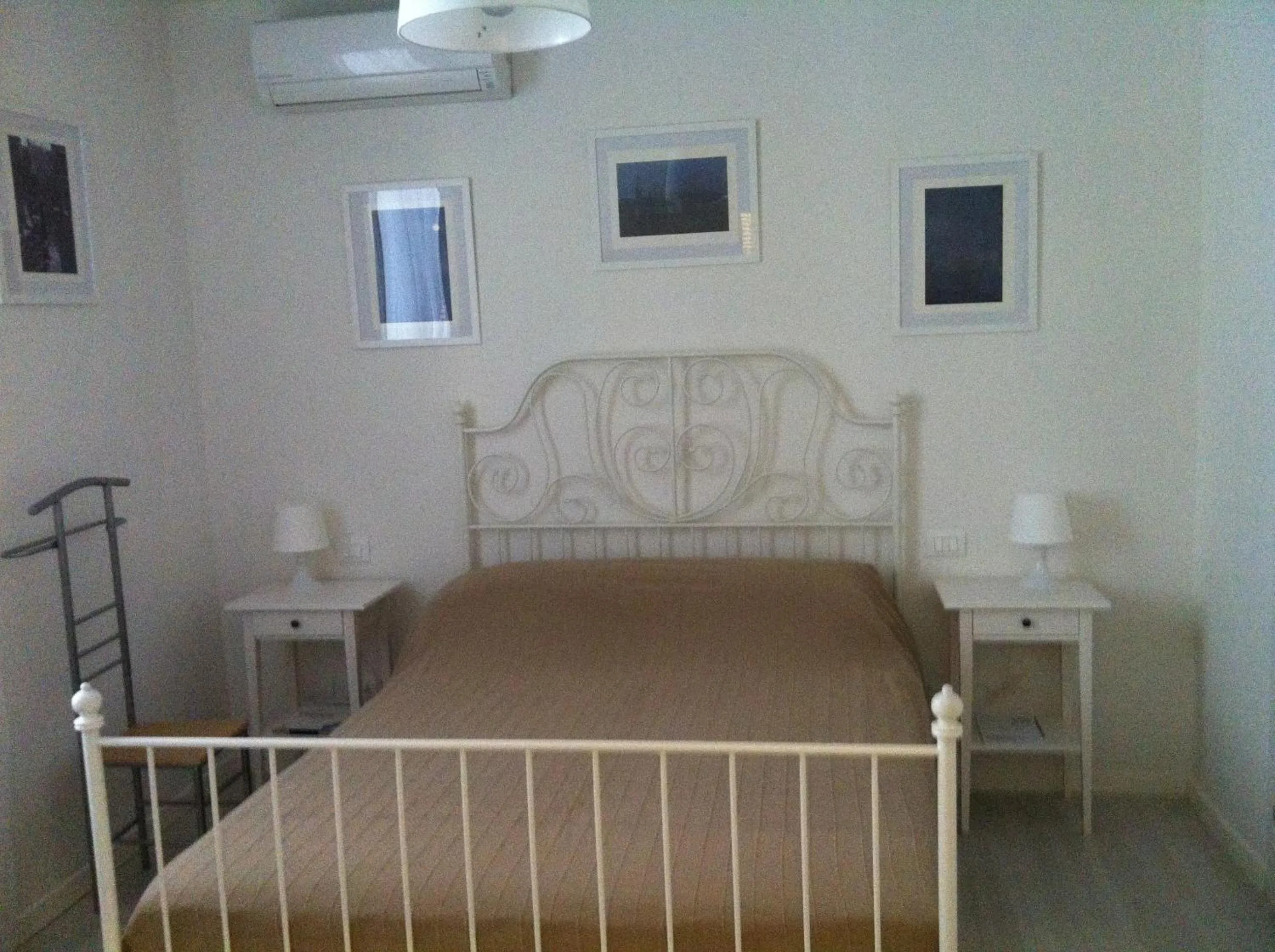 Photo of the whole room, Bed in Venice Home