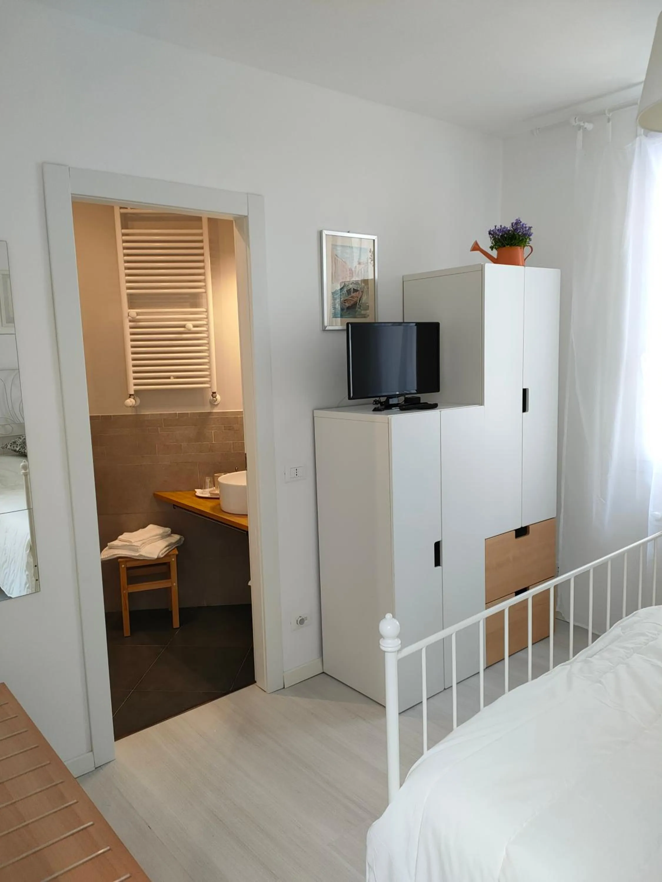 hair dresser, Bed in Venice Home