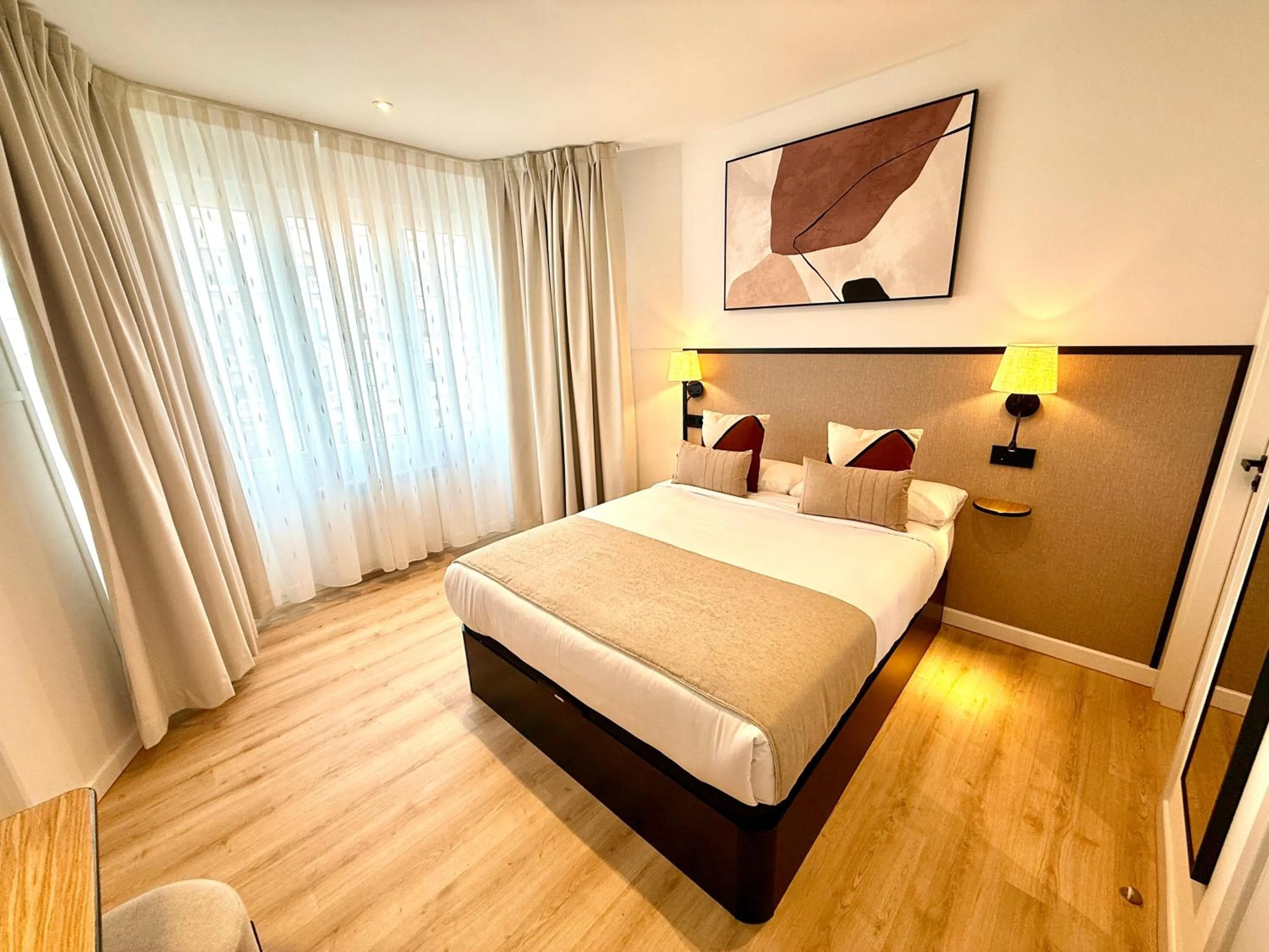 Photo of the whole room, Bed in Mucho Madrid