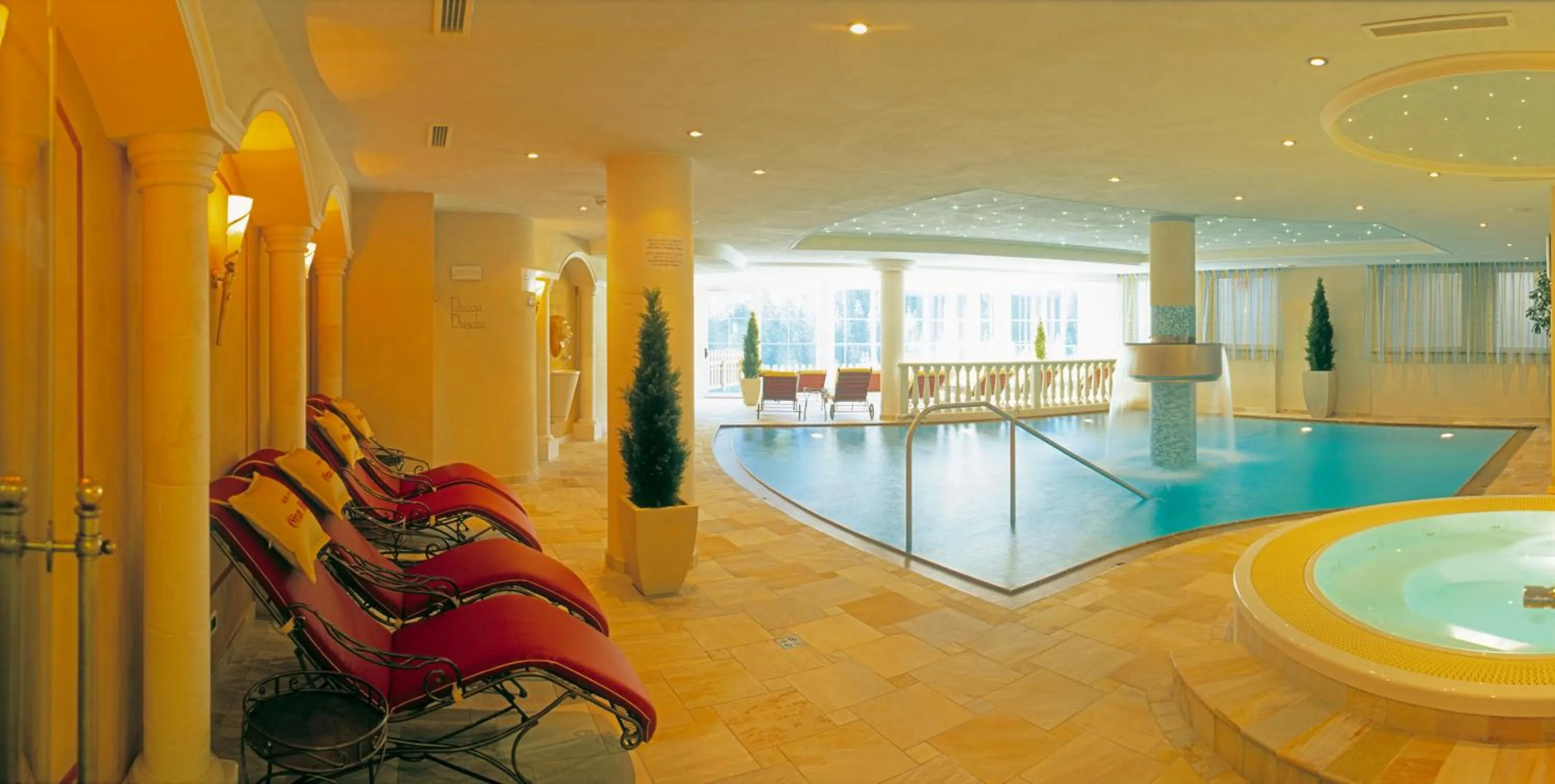 Swimming pool in Wellness Hotel Gran Risa***S