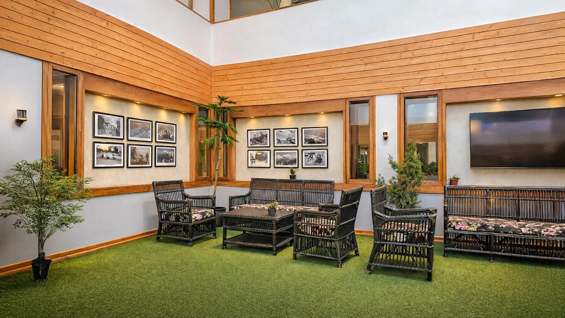 Lobby or reception in Yashshree Sanderling Mall Road