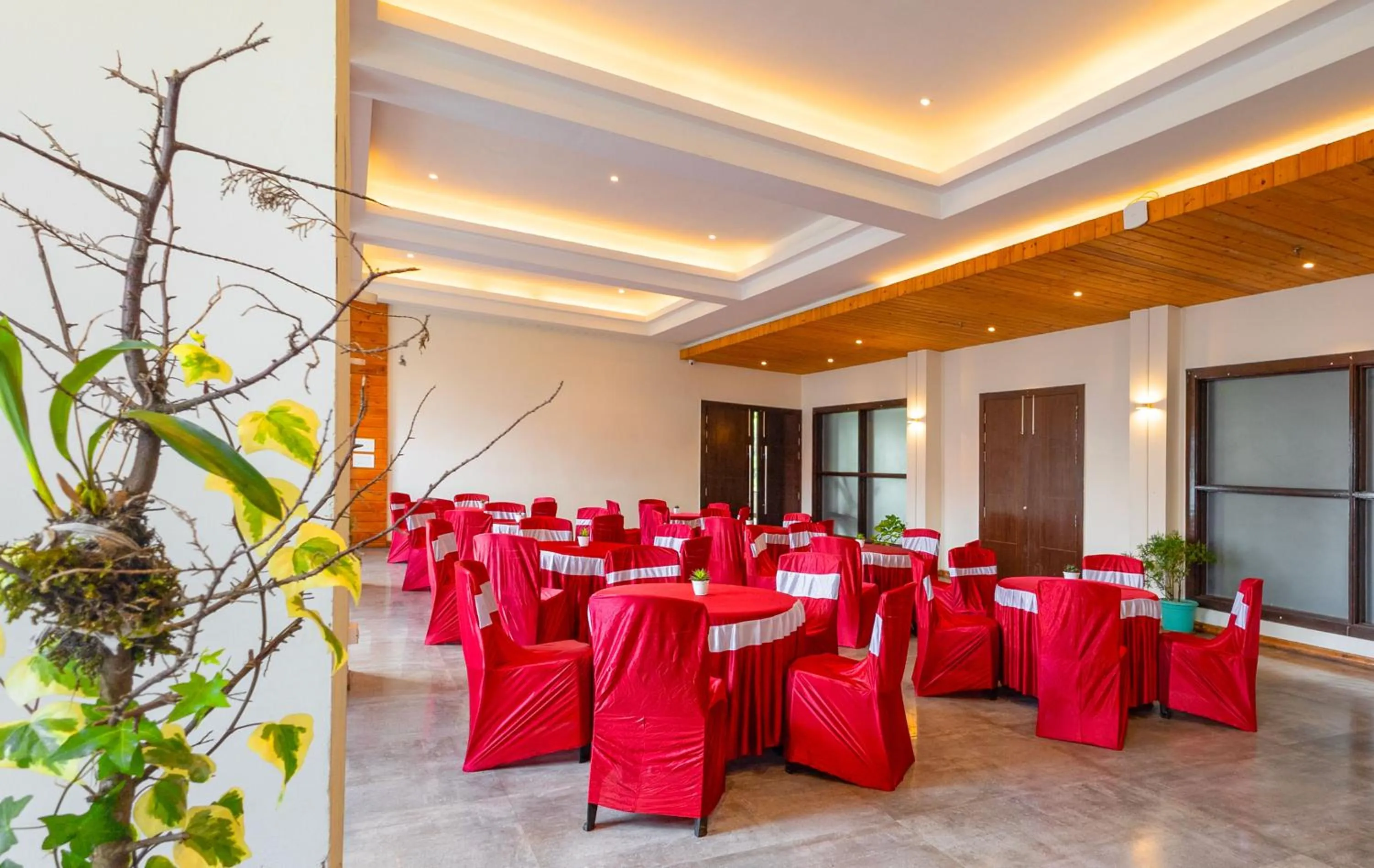 Banquet/Function facilities in Yashshree Sanderling Mall Road
