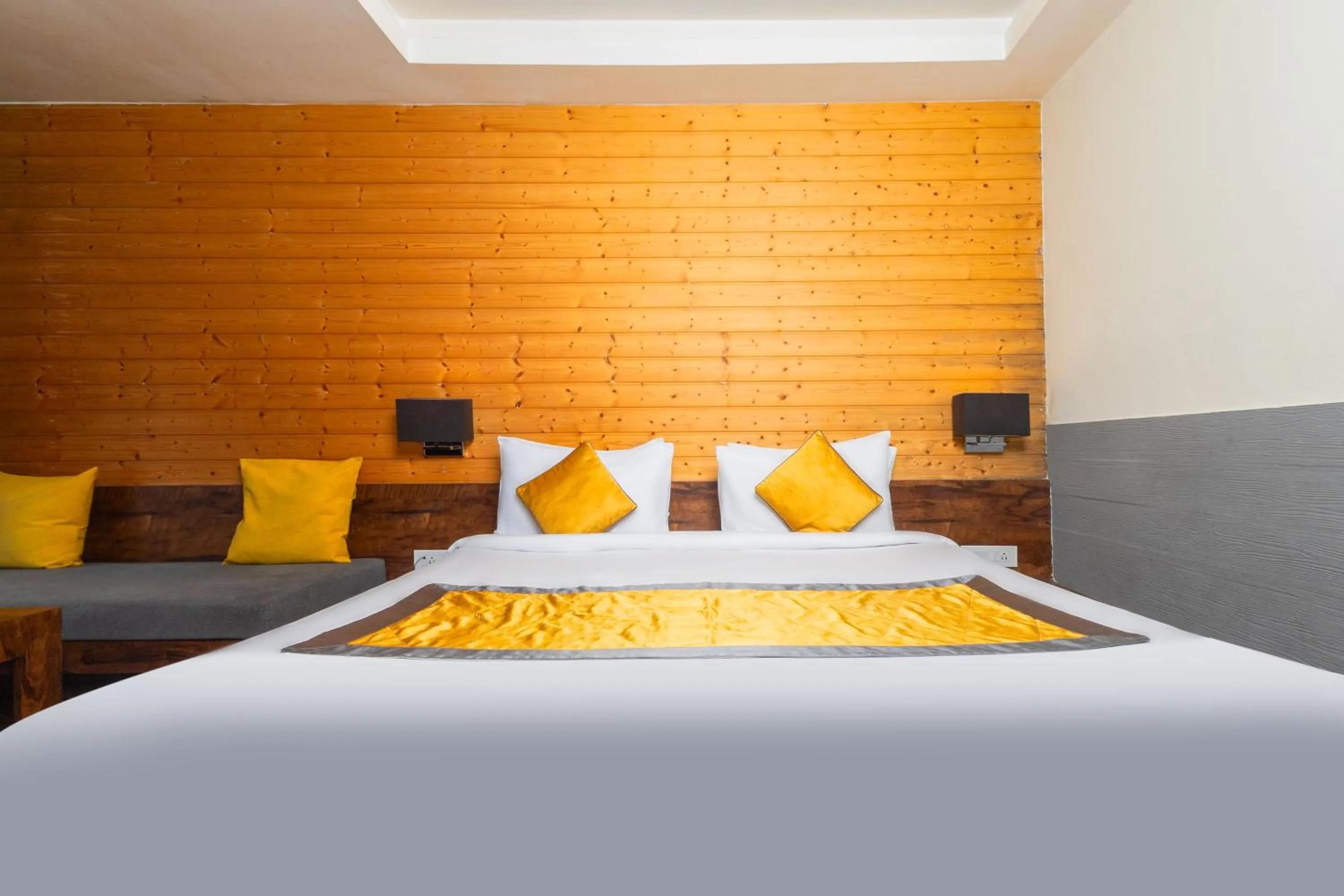 Bedroom, Bed in Yashshree Sanderling Mall Road