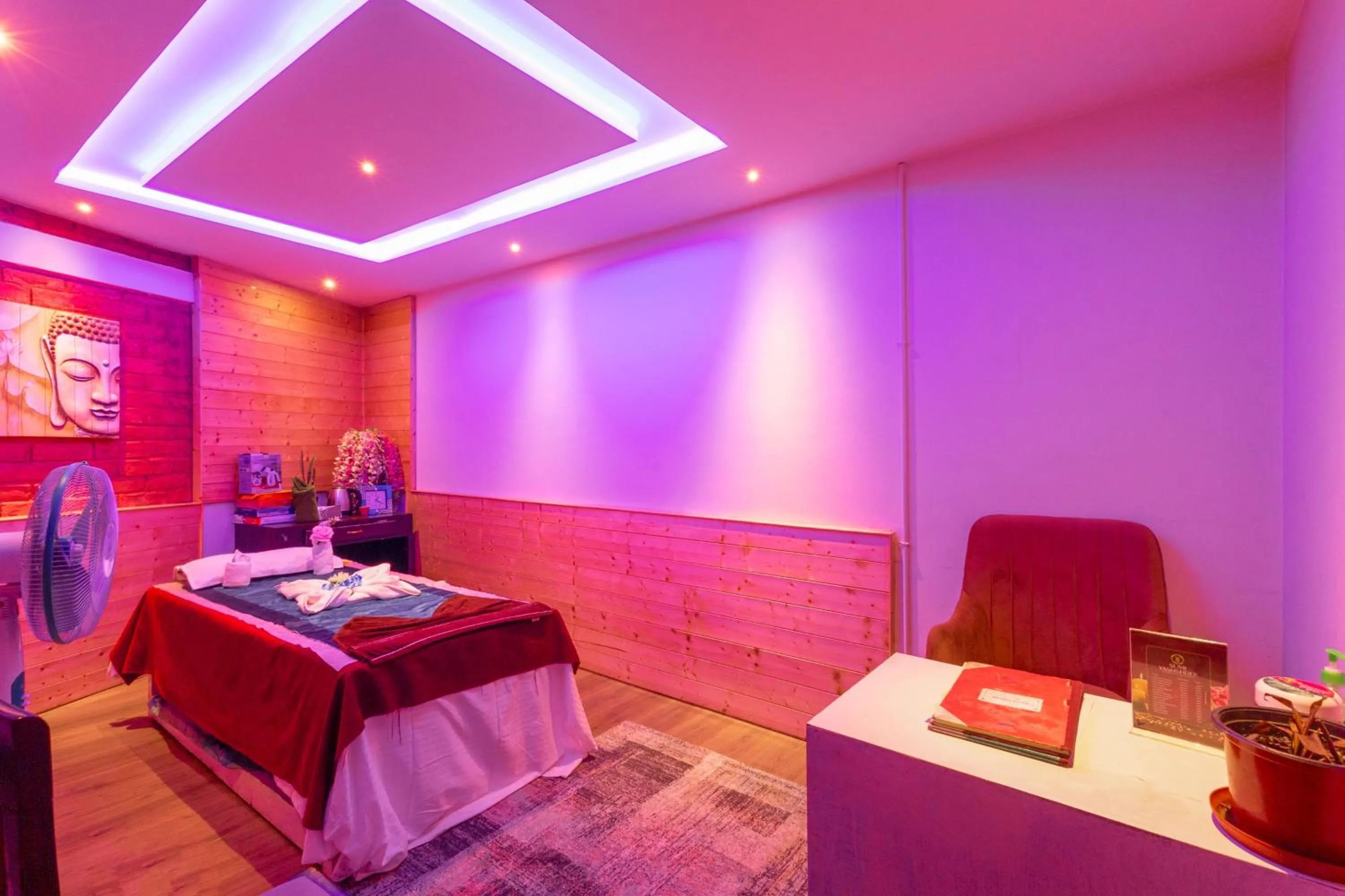 Spa and wellness centre/facilities in Yashshree Sanderling Mall Road