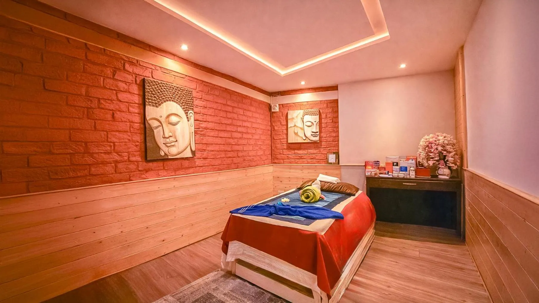 Spa and wellness centre/facilities in Yashshree Sanderling Mall Road