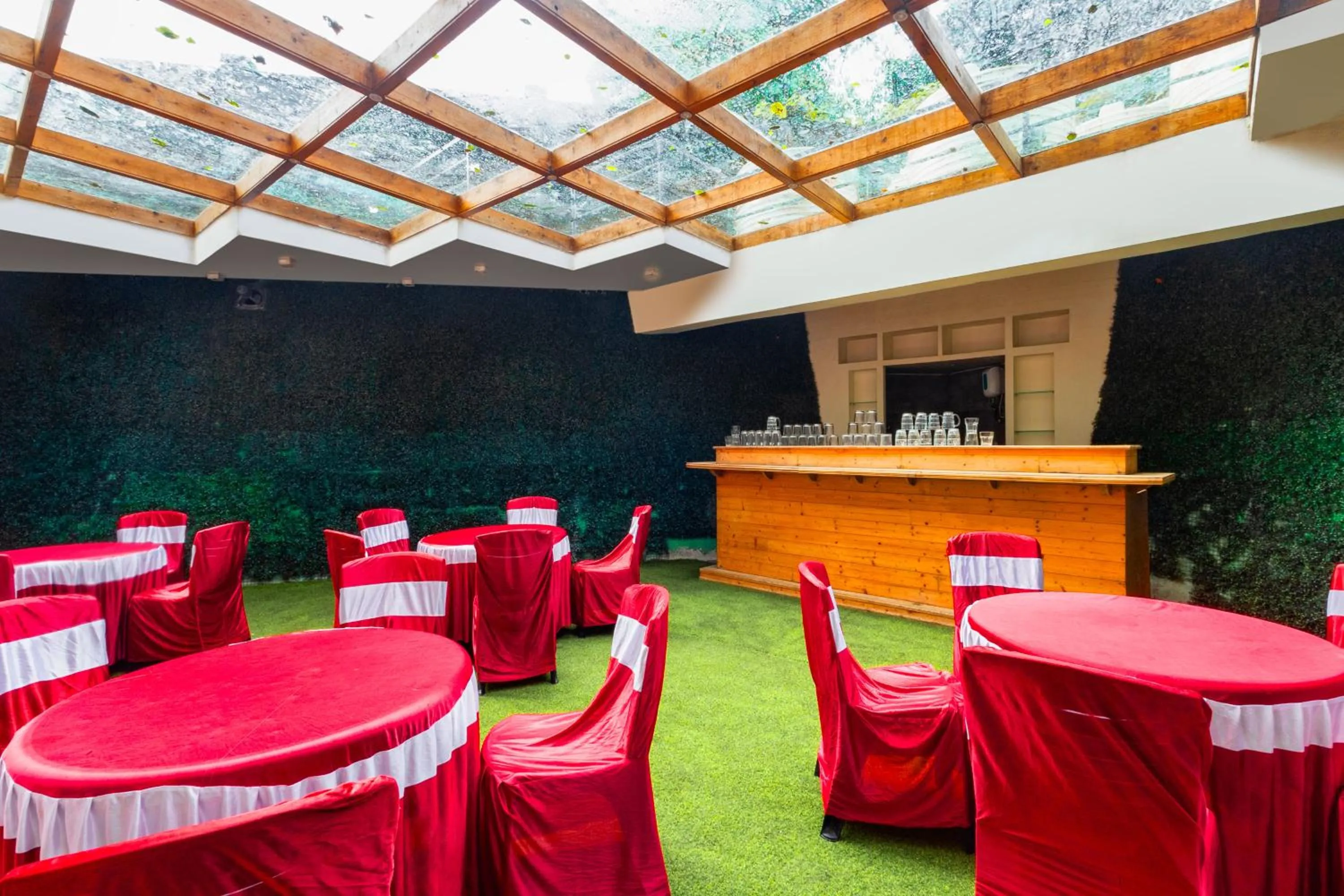 Banquet/Function facilities in Yashshree Sanderling Mall Road