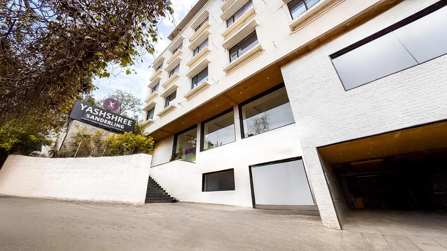 Facade/entrance in Yashshree Sanderling Mall Road