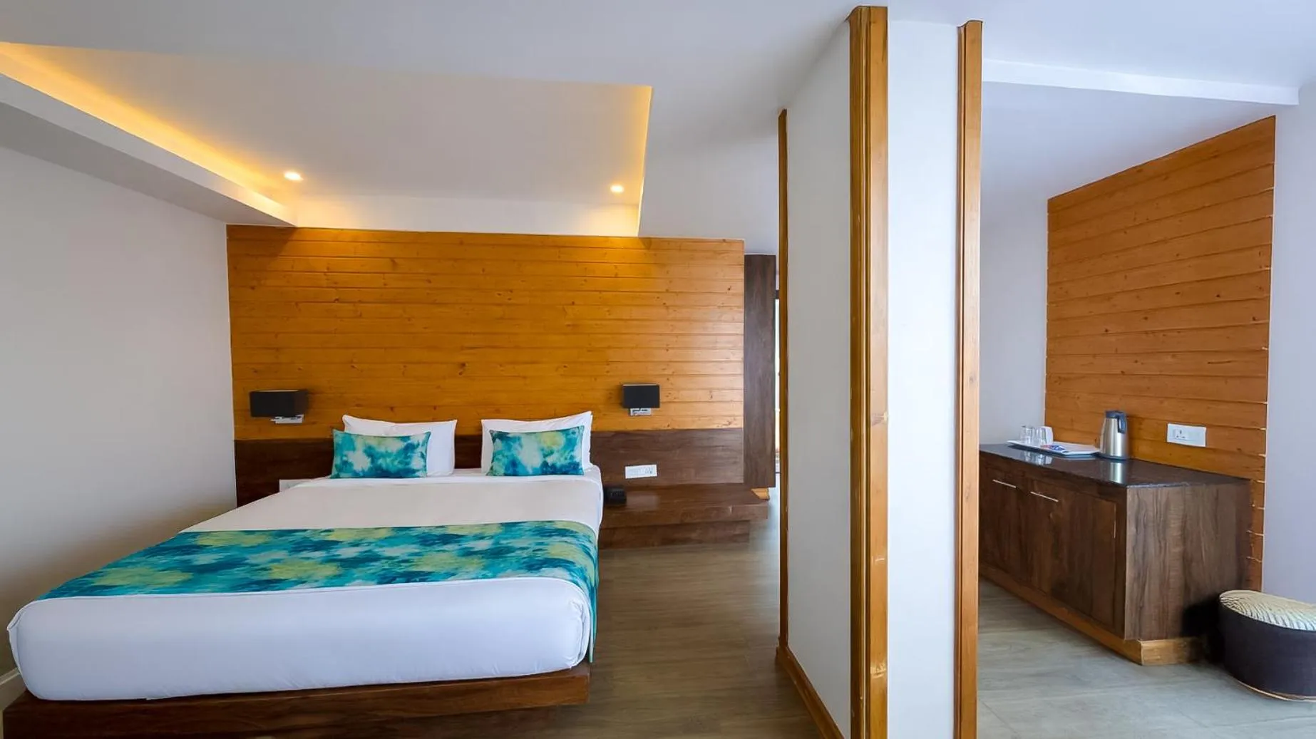 Bedroom, Bed in Yashshree Sanderling Mall Road