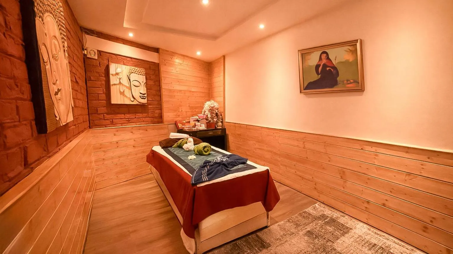 Spa and wellness centre/facilities in Yashshree Sanderling Mall Road