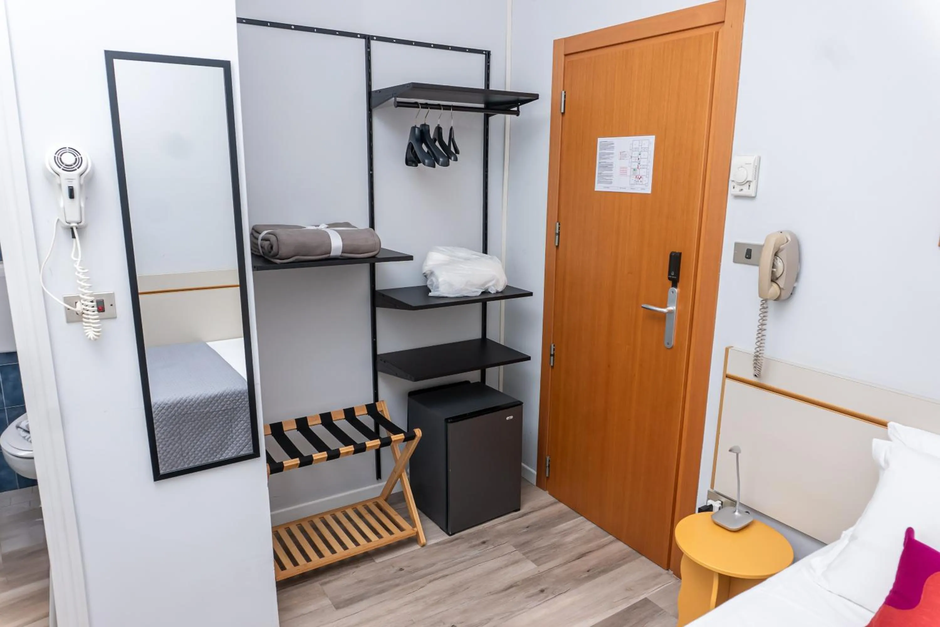 wardrobe, Bed in Hotel Mirabella