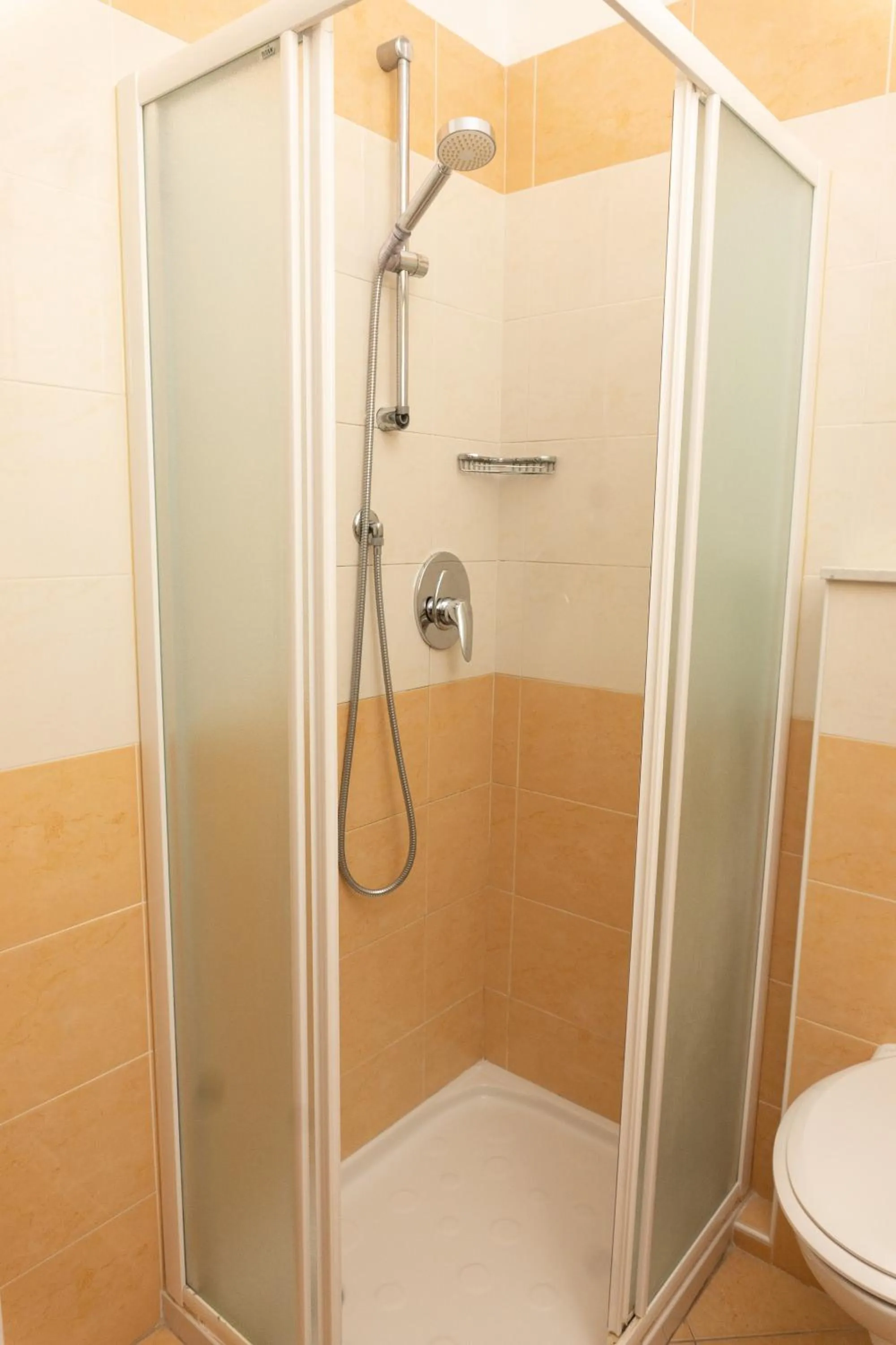 Shower in Hotel Mirabella