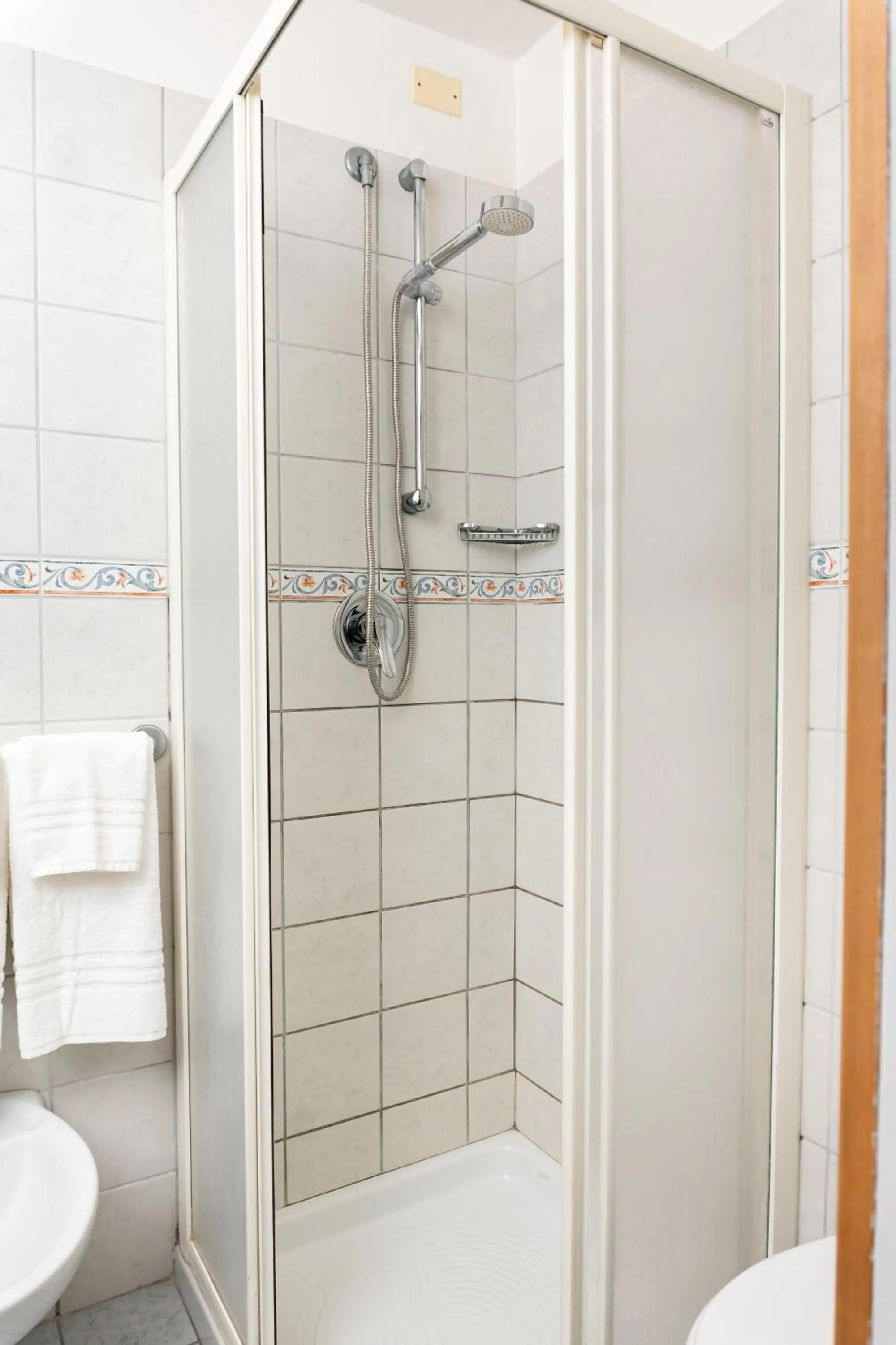 Shower in Hotel Mirabella